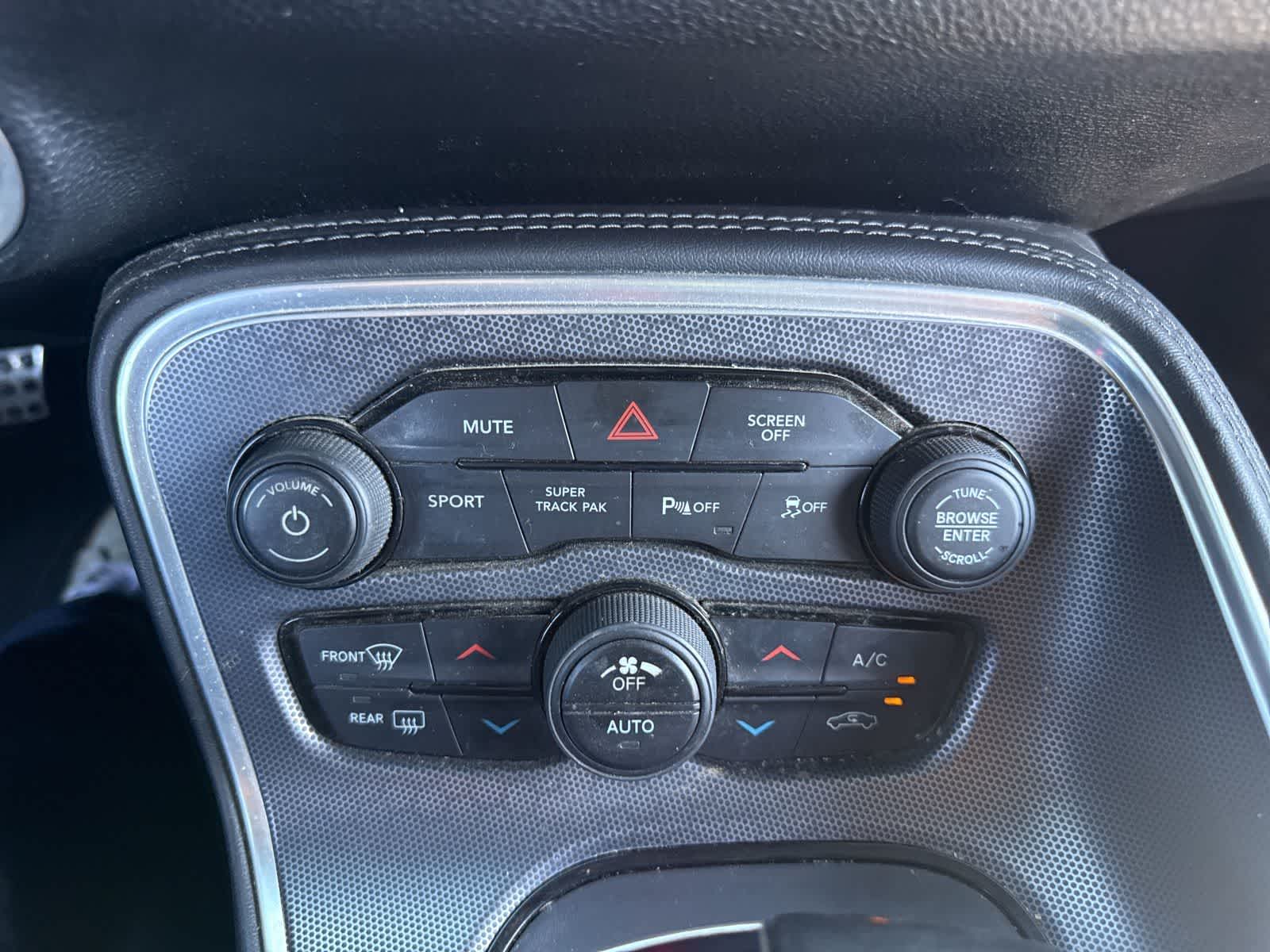 Thumbnail: 2017 Dodge Challenger - 21