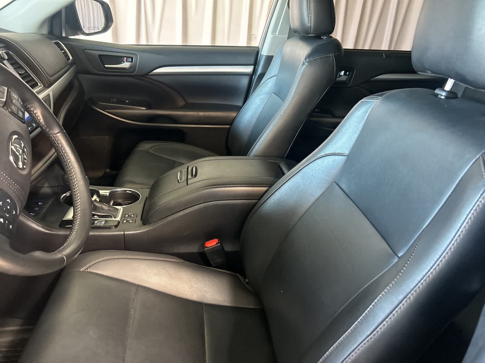 Thumbnail: 2019 Toyota Highlander - 27