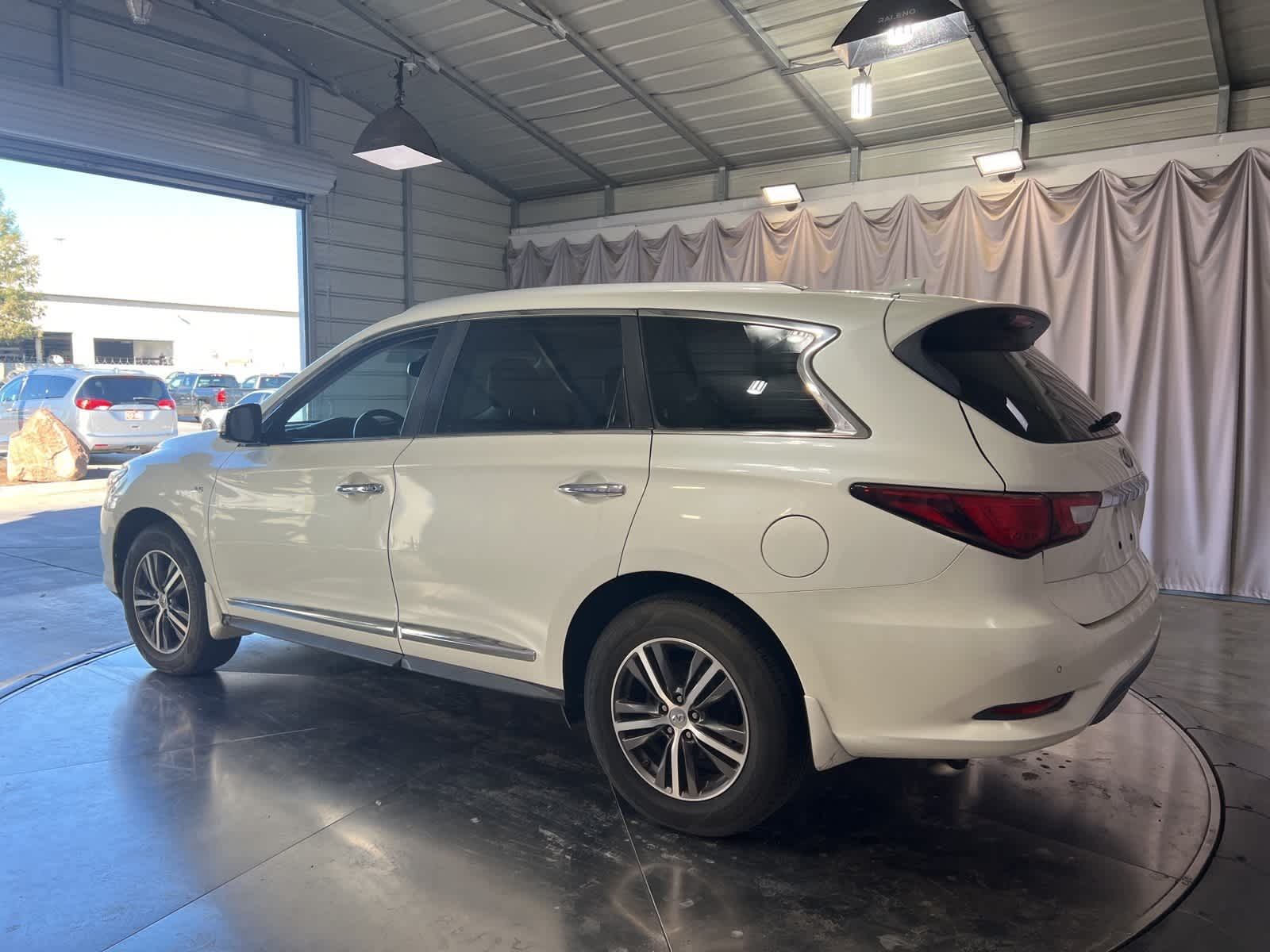 Thumbnail: 2017 INFINITI QX60 - 4