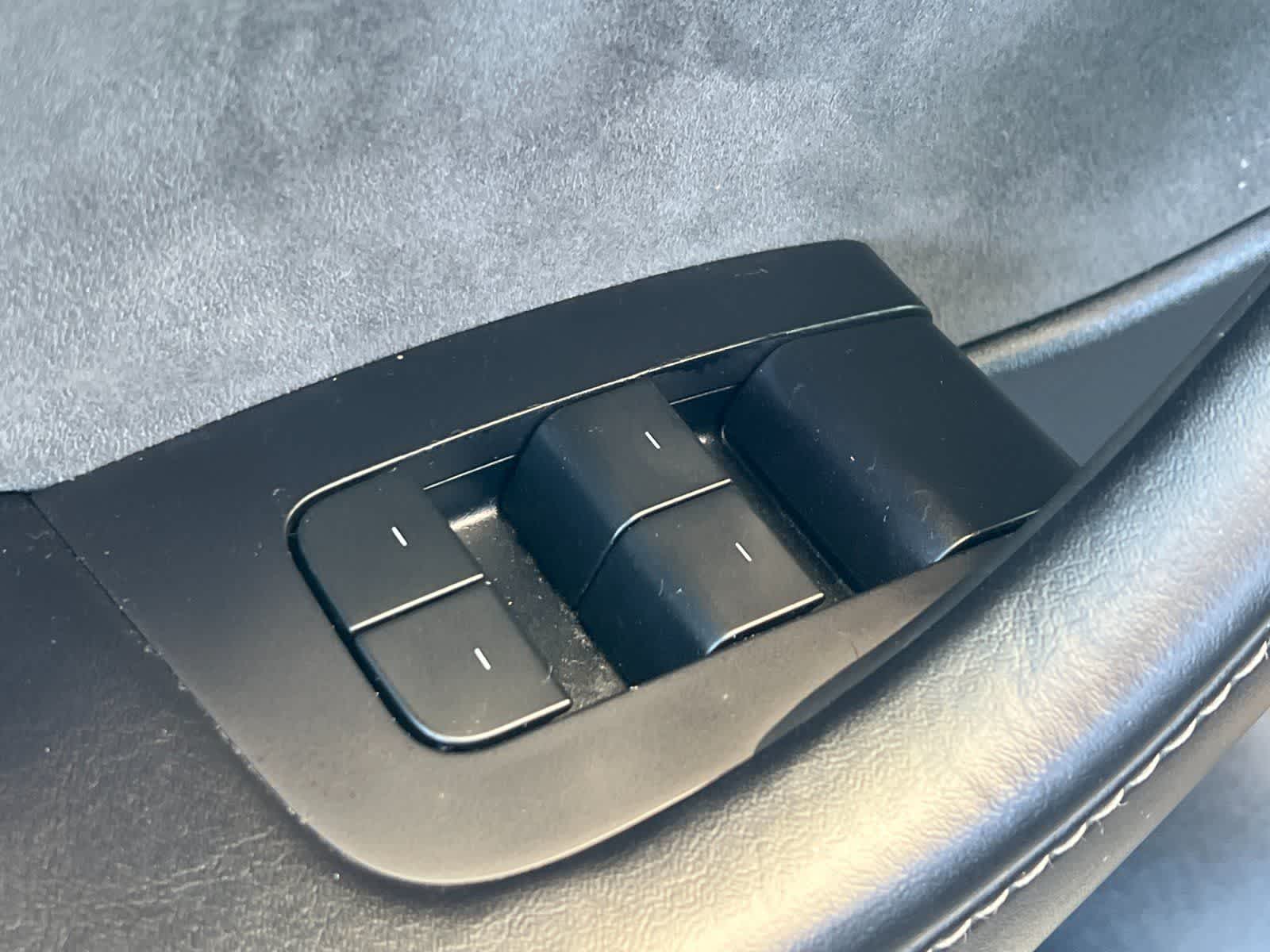 Thumbnail: 2022 Tesla Model Y - 14