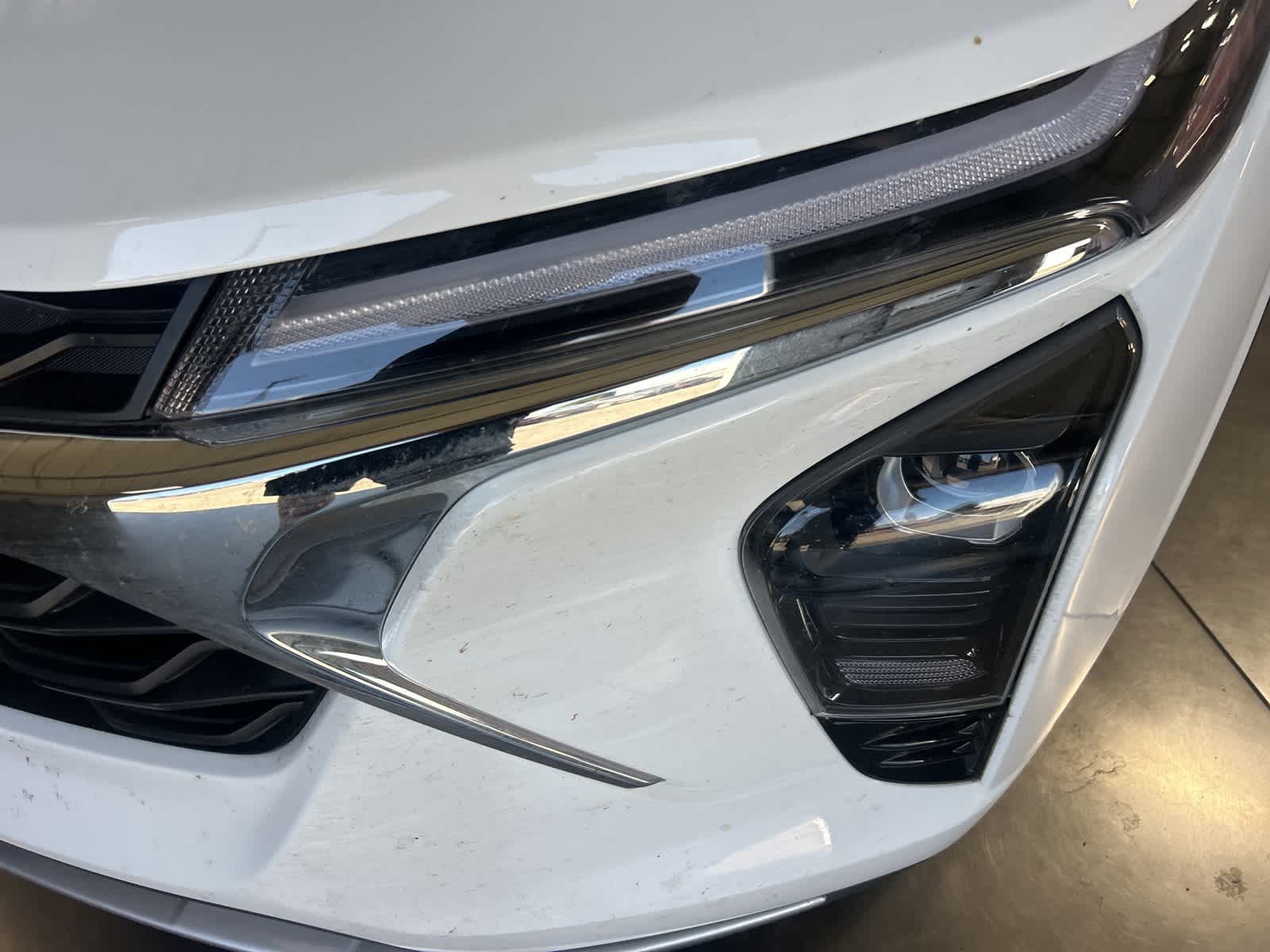 2024 Chevrolet Trax LT photo 2