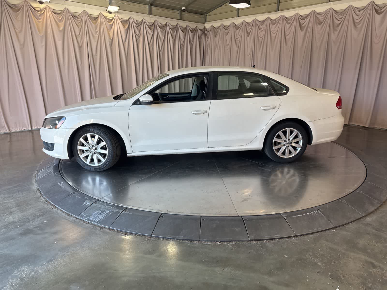 Thumbnail: 2012 Volkswagen Passat - 8
