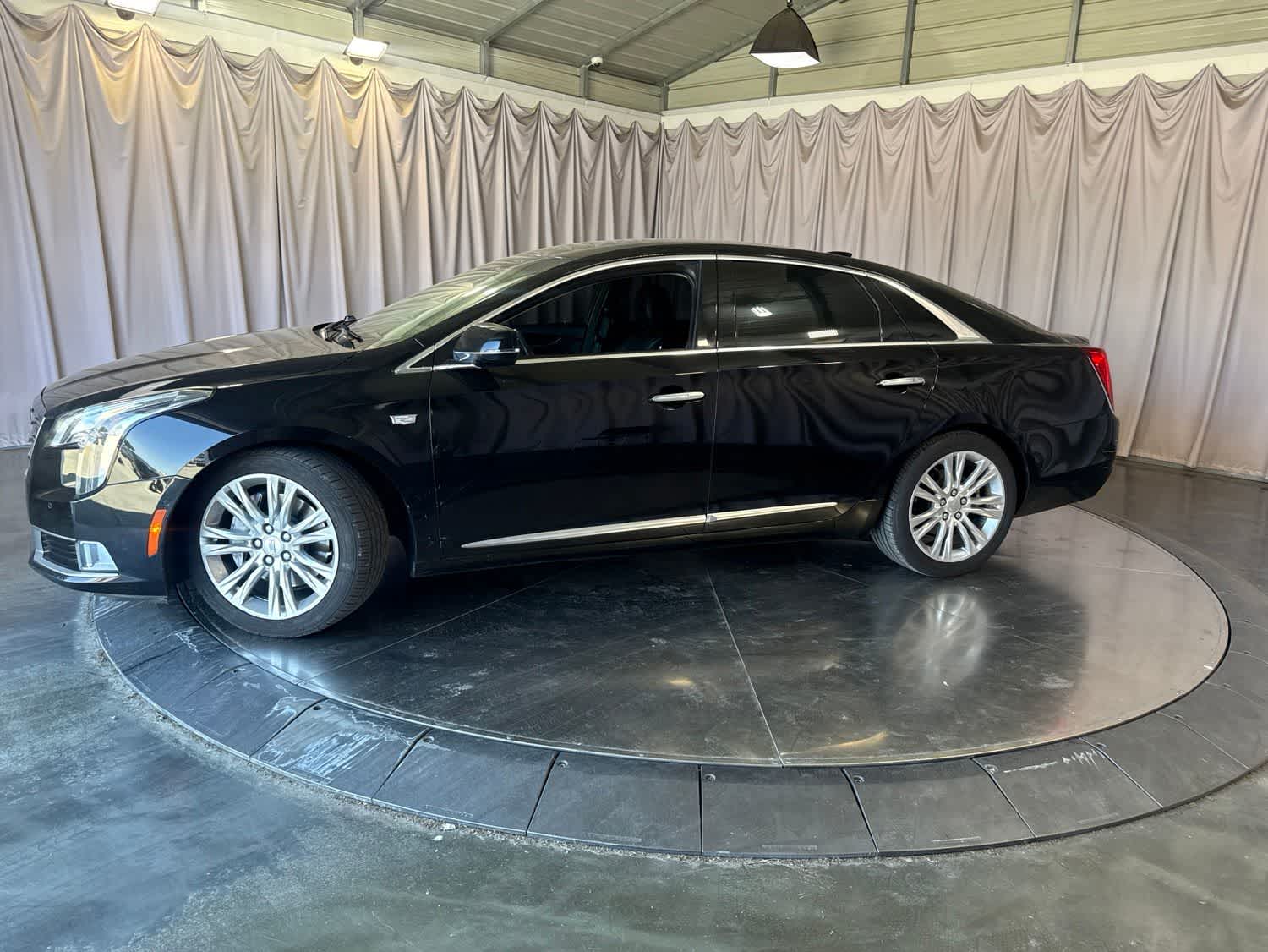 2019 CADILLAC XTS Luxury photo 3
