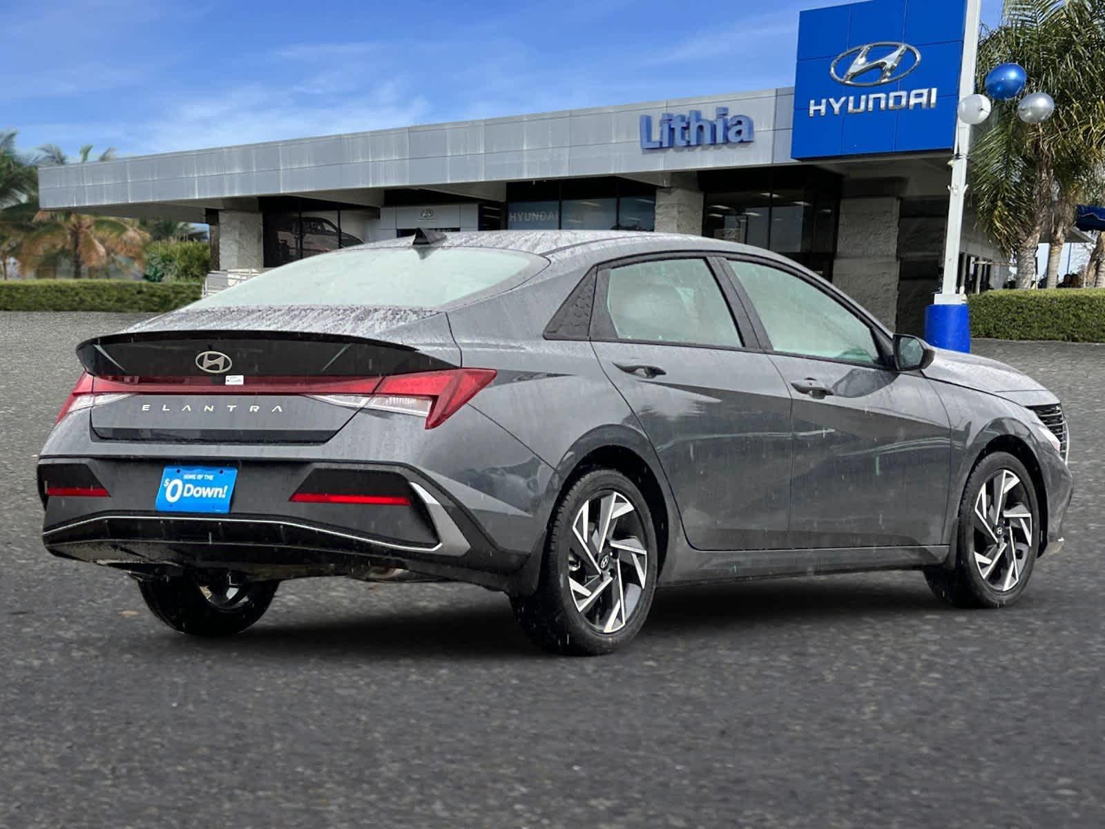 2025 Hyundai Elantra SEL Sport photo 2