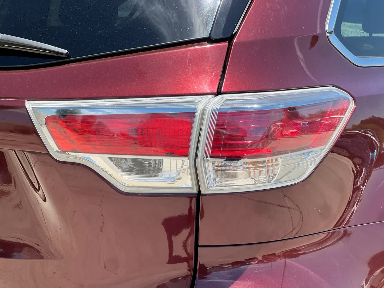 Thumbnail: 2015 Toyota Highlander - 28