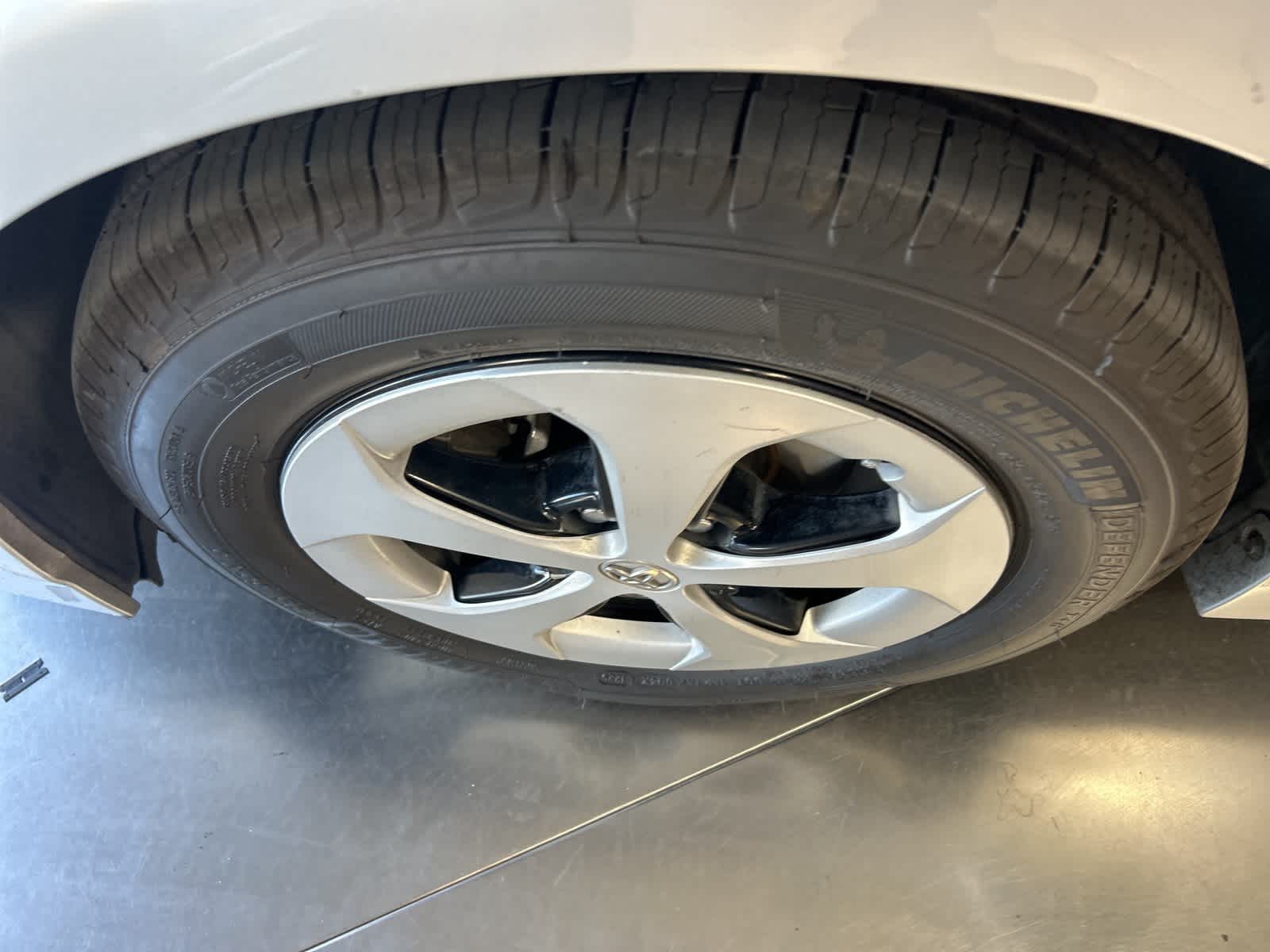 Thumbnail: 2015 Toyota Prius - 18