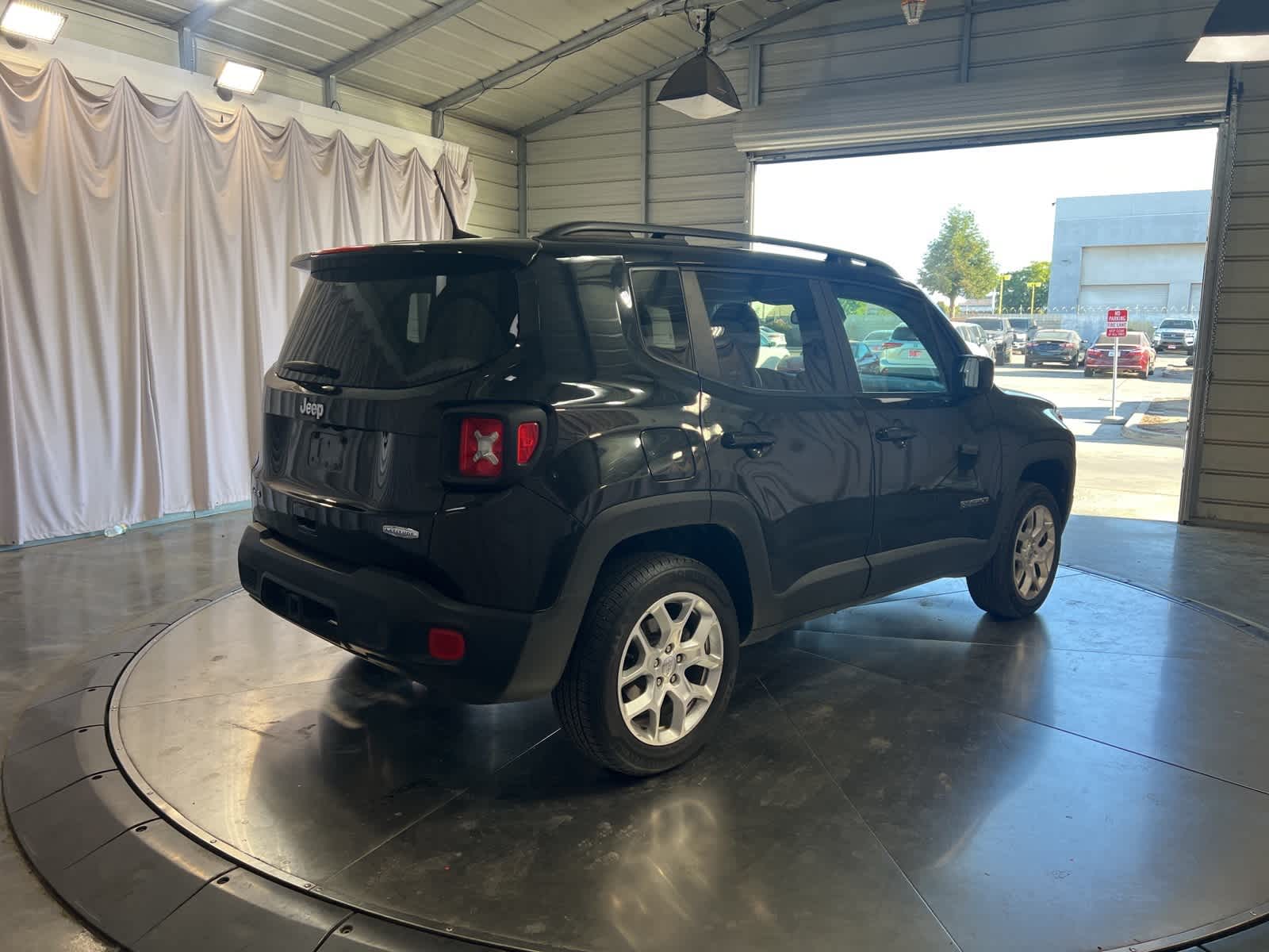 Thumbnail: 2018 Jeep Renegade - 7