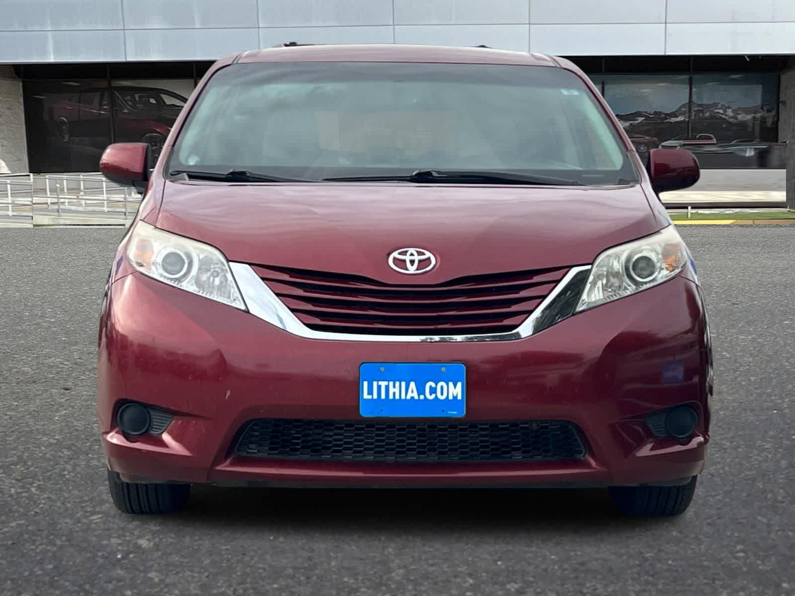 Thumbnail: 2017 Toyota Sienna - 11