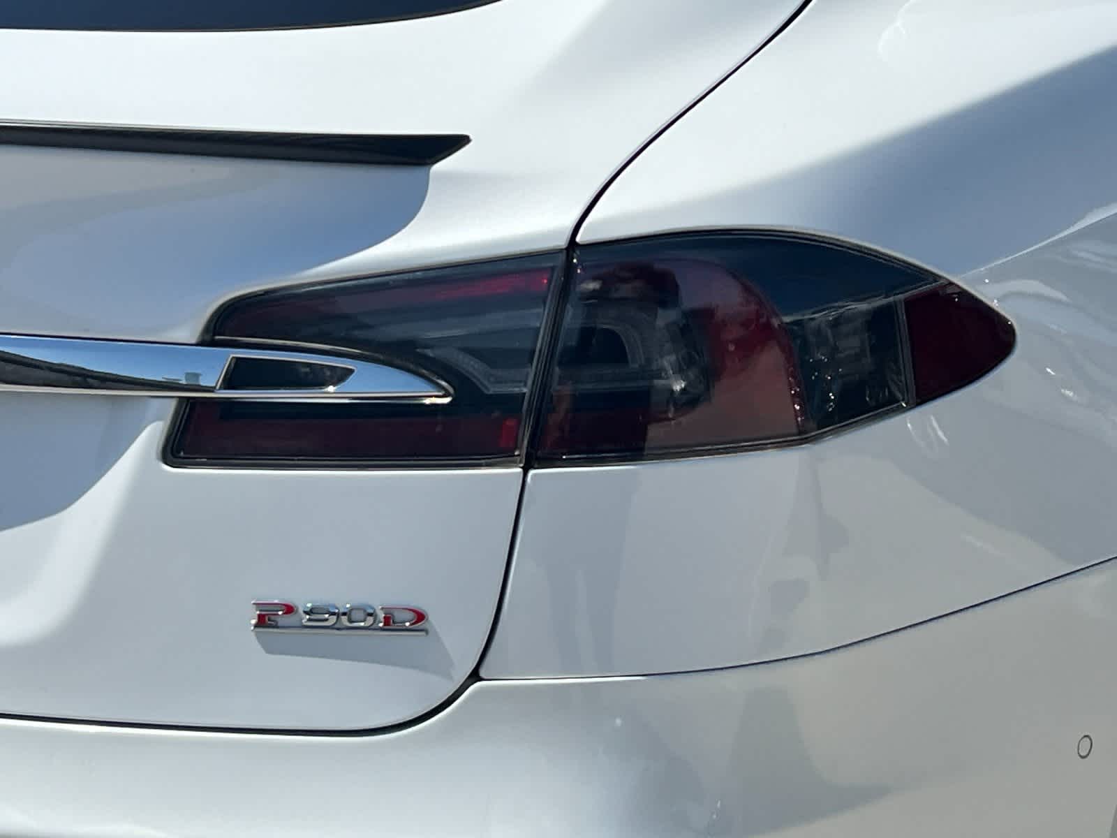 Thumbnail: 2015 Tesla Model S - 25