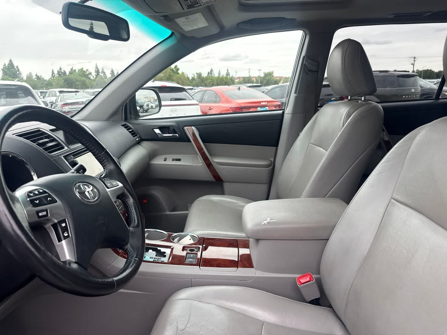 Thumbnail: 2013 Toyota Highlander - 19
