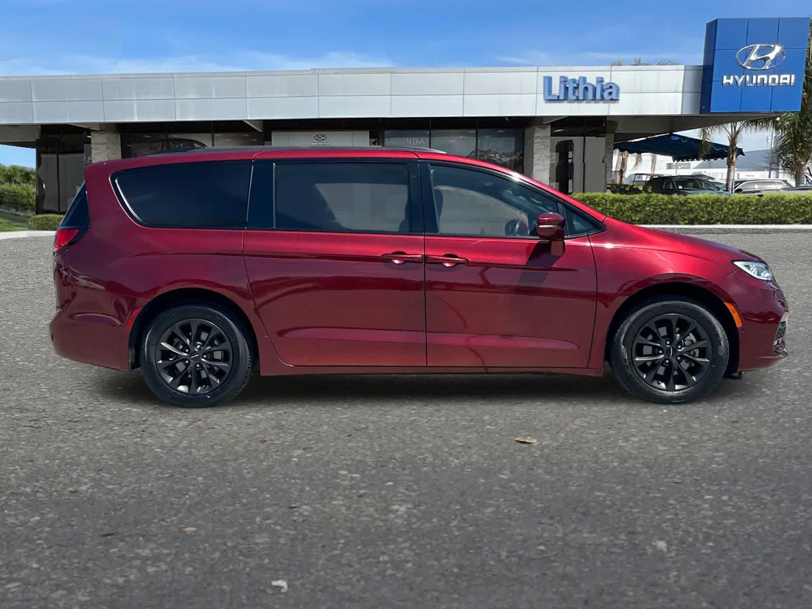 Thumbnail: 2021 Chrysler Pacifica - 8