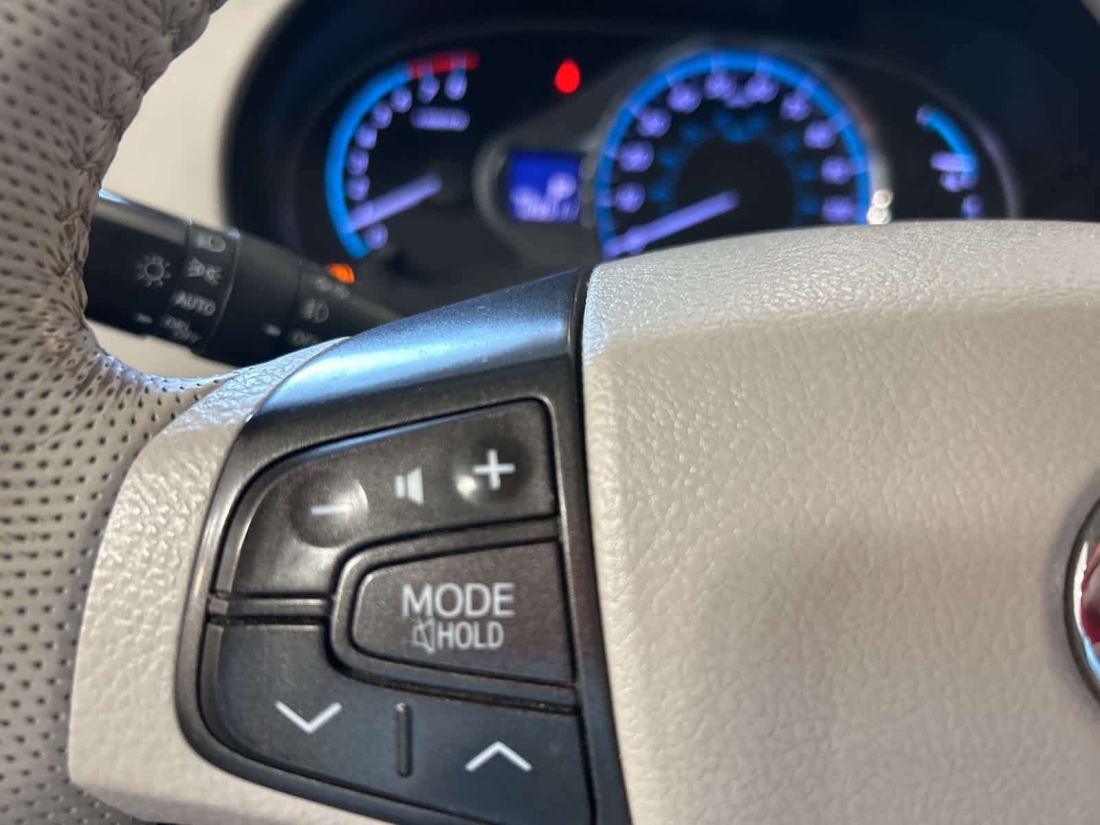 Thumbnail: 2014 Toyota Sienna - 25