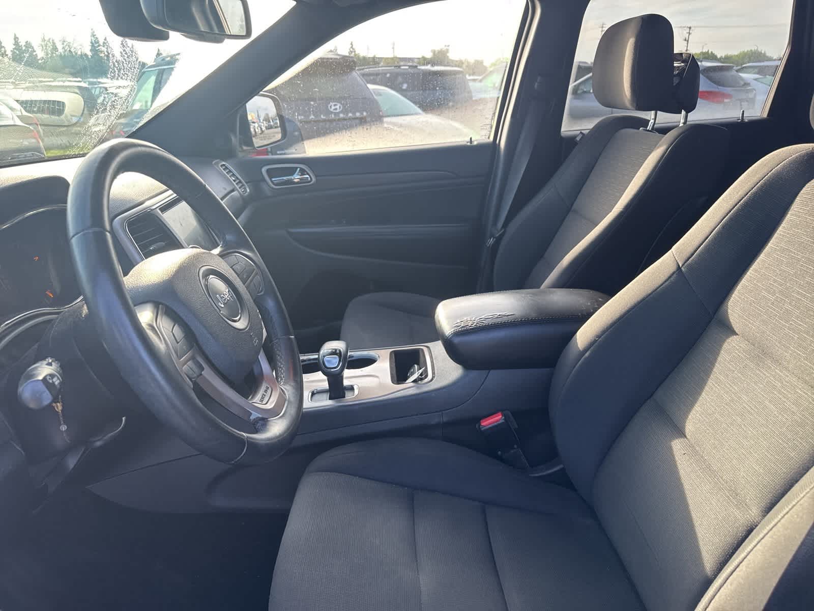 Thumbnail: 2015 Jeep Grand Cherokee - 19