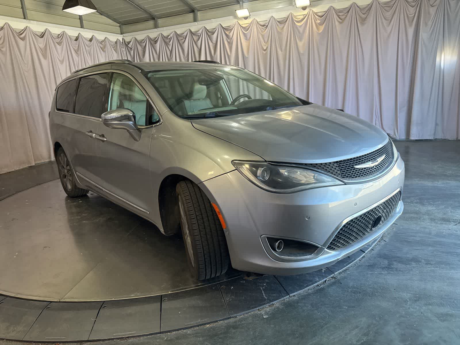 Thumbnail: 2017 Chrysler Pacifica - 3