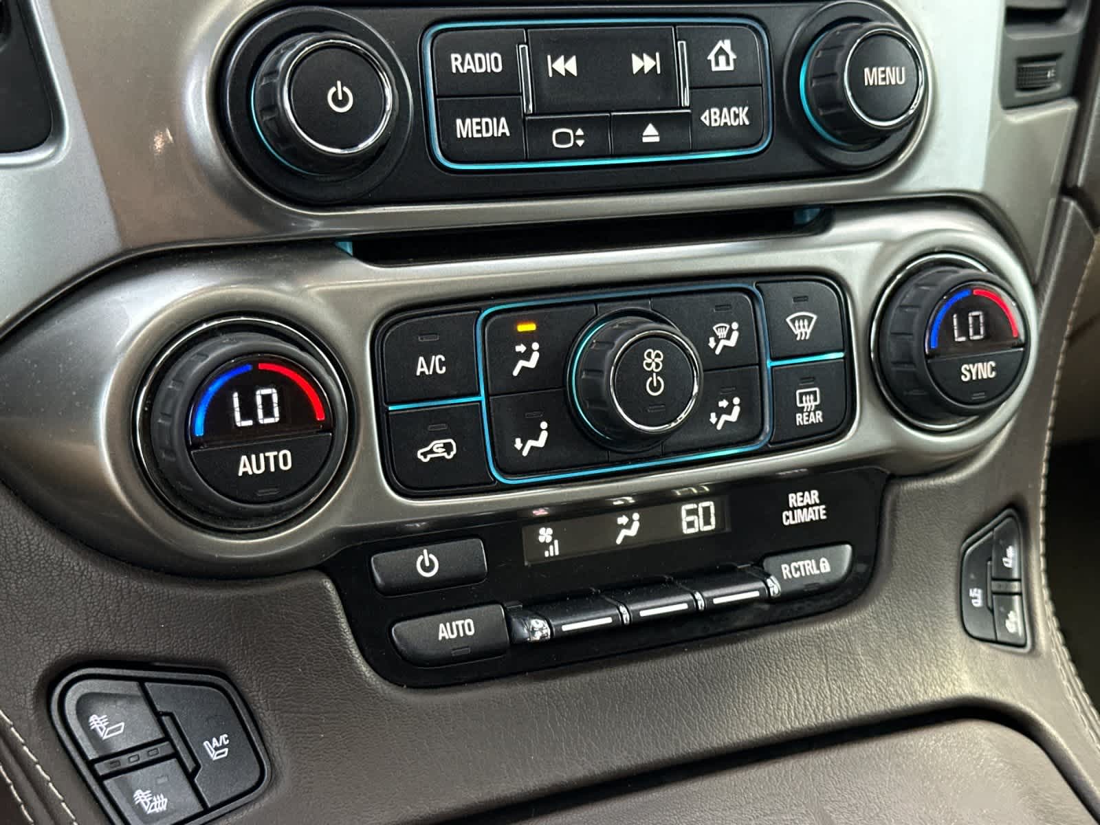 Thumbnail: 2016 Chevrolet Suburban - 23