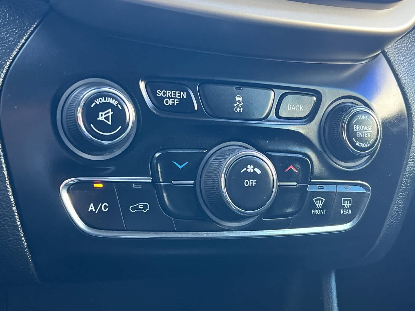 Thumbnail: 2016 Jeep Cherokee - 20