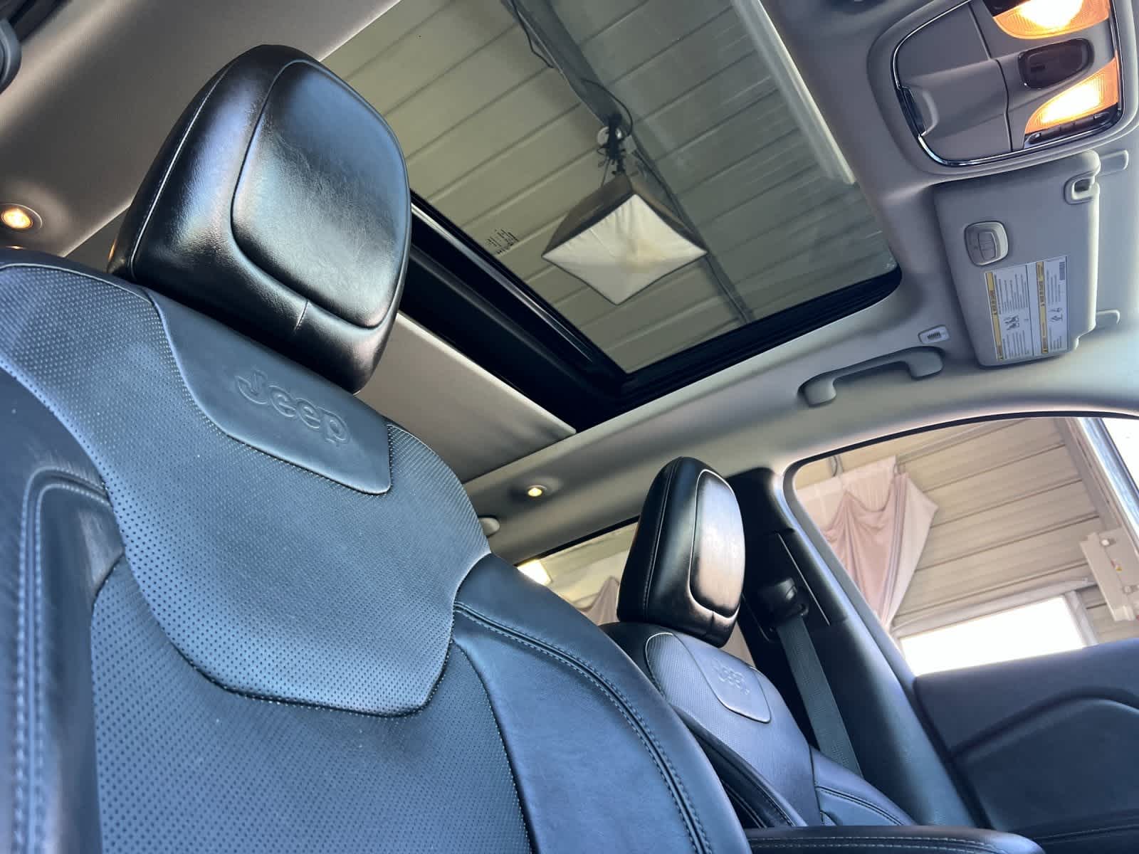 Thumbnail: 2019 Jeep Cherokee - 17