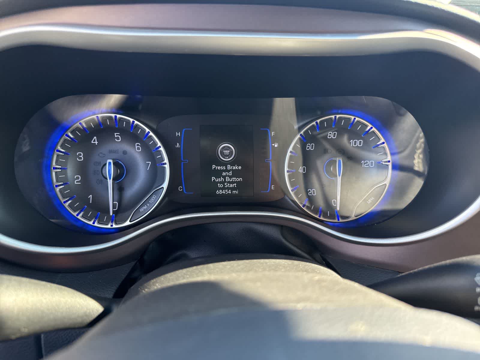 Thumbnail: 2023 Chrysler Voyager - 20