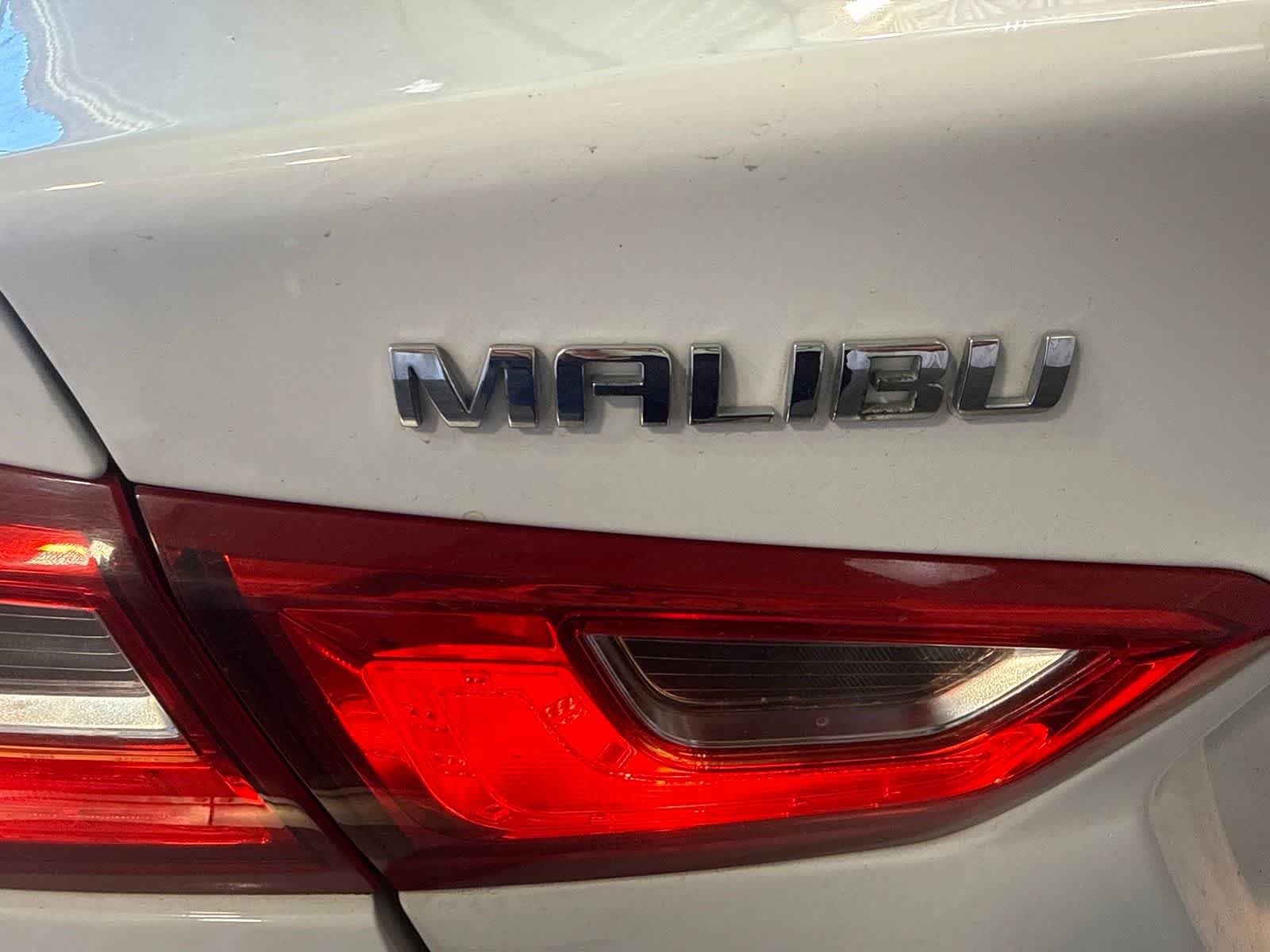 Thumbnail: 2018 Chevrolet Malibu - 12