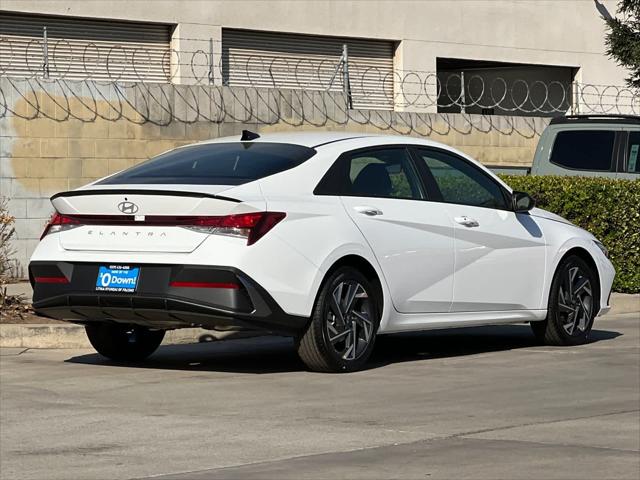 2025 Hyundai Elantra SEL Sport photo 2