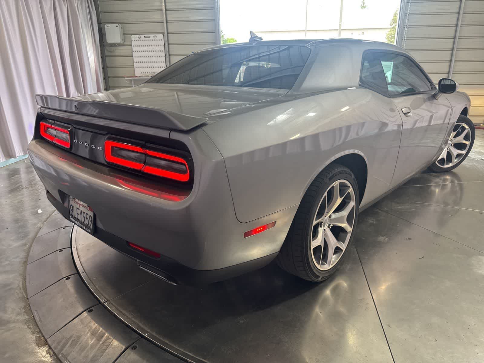 2016 Dodge Challenger SXT photo 4