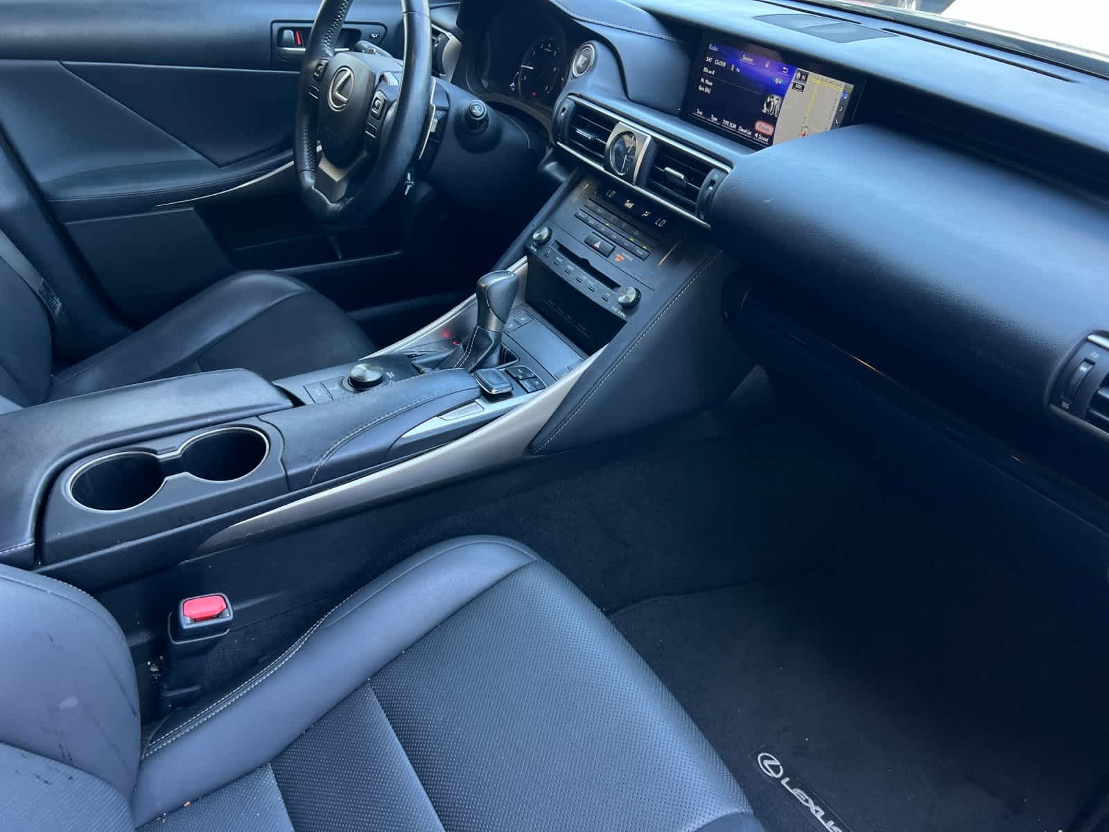 Thumbnail: 2019 Lexus IS - 15