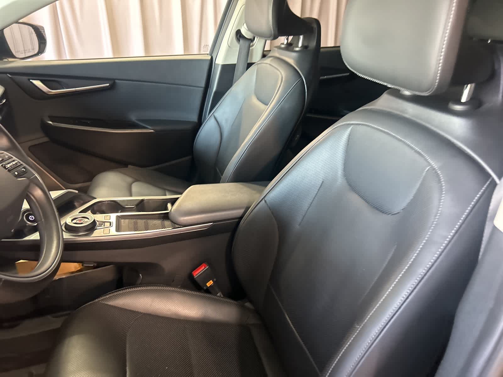 Thumbnail: 2022 Kia EV6 - 25