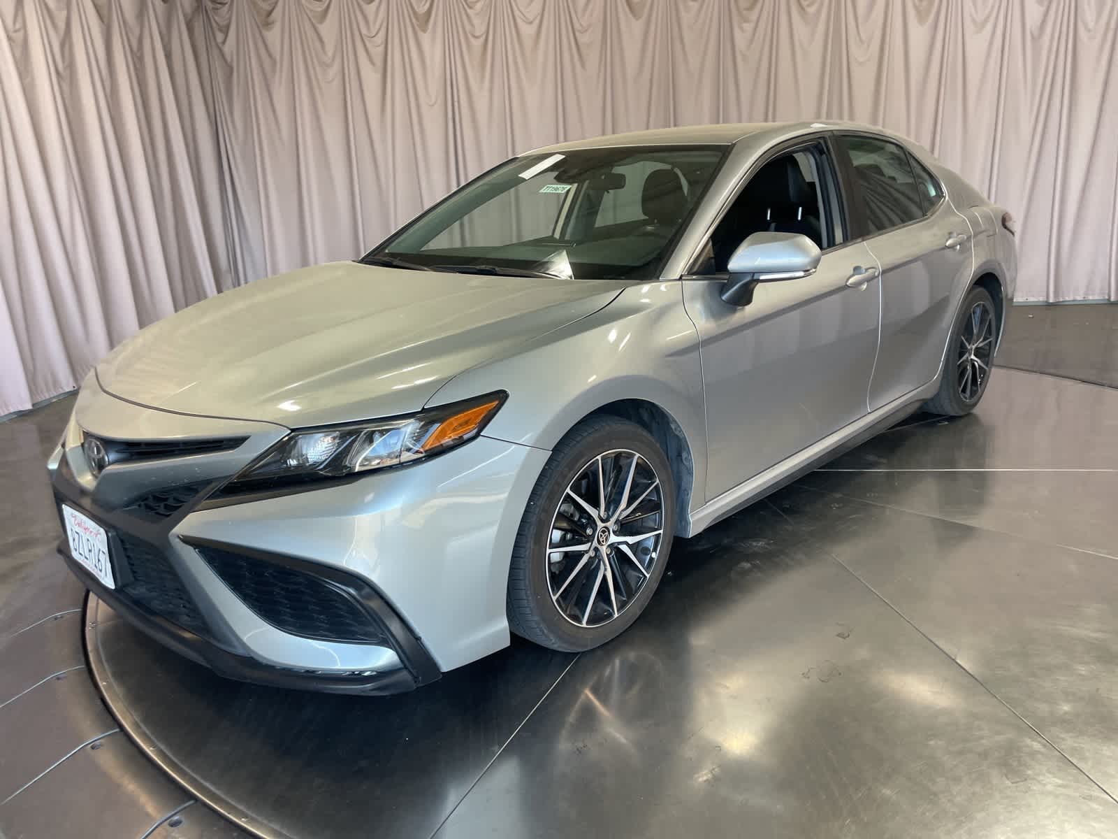 Used 2022 Toyota Camry SE with VIN 4T1G11AK3NU653886 for sale in Fresno, CA