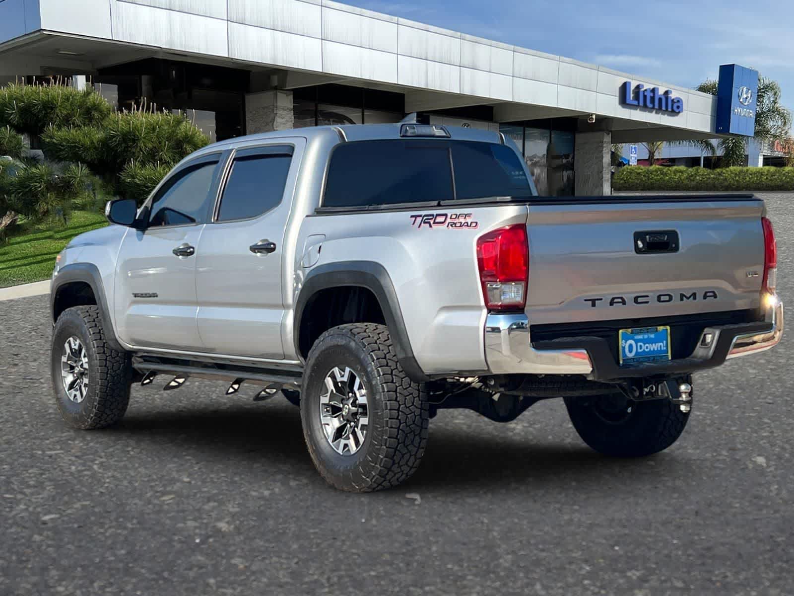 2017 Toyota Tacoma TRD Off Road V6 photo 6