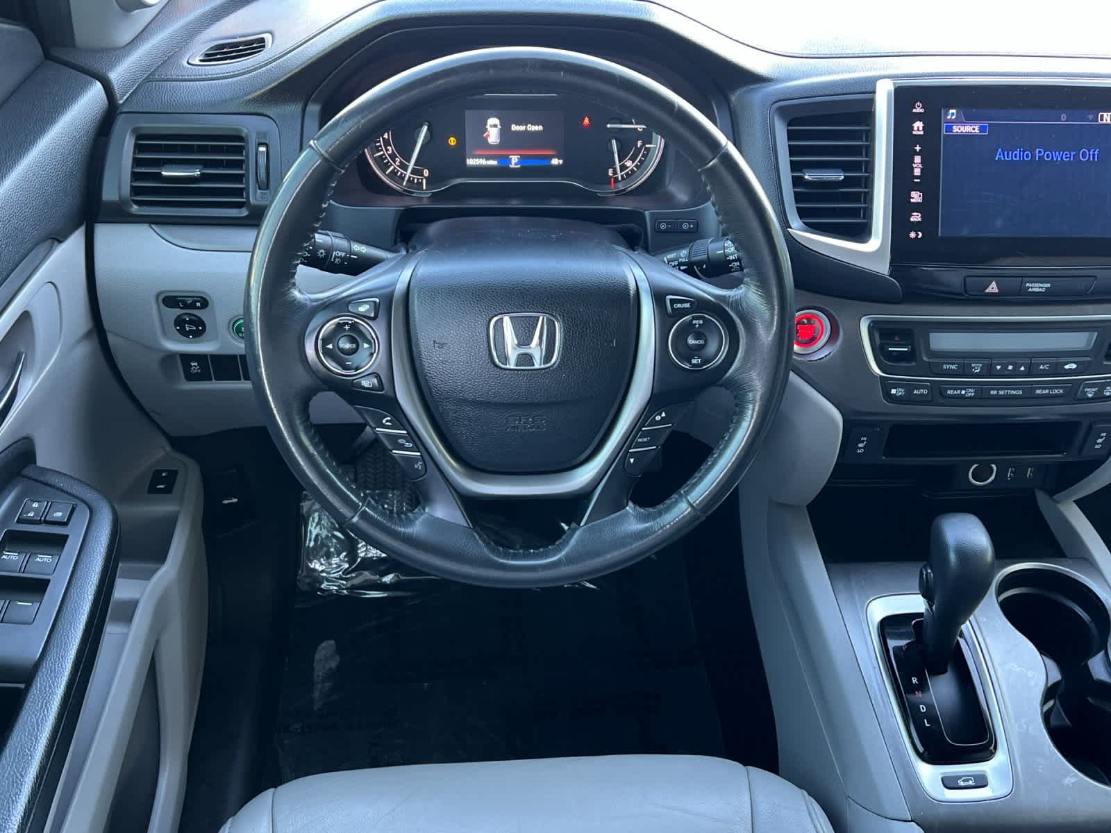 Thumbnail: 2017 Honda Pilot - 15