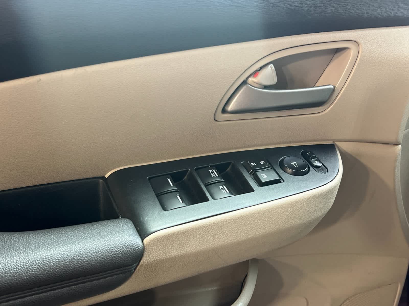 Thumbnail: 2012 Honda Odyssey - 12