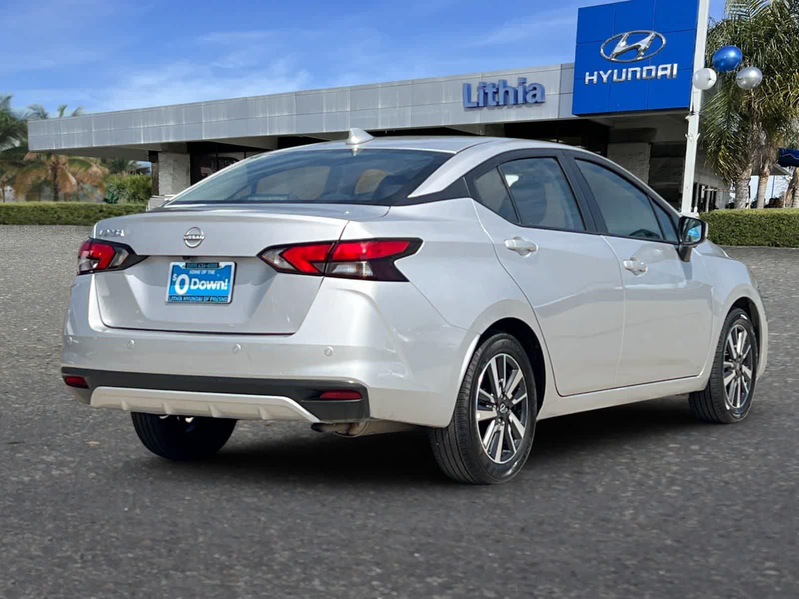 2025 Nissan Versa 1.6 SV photo 2