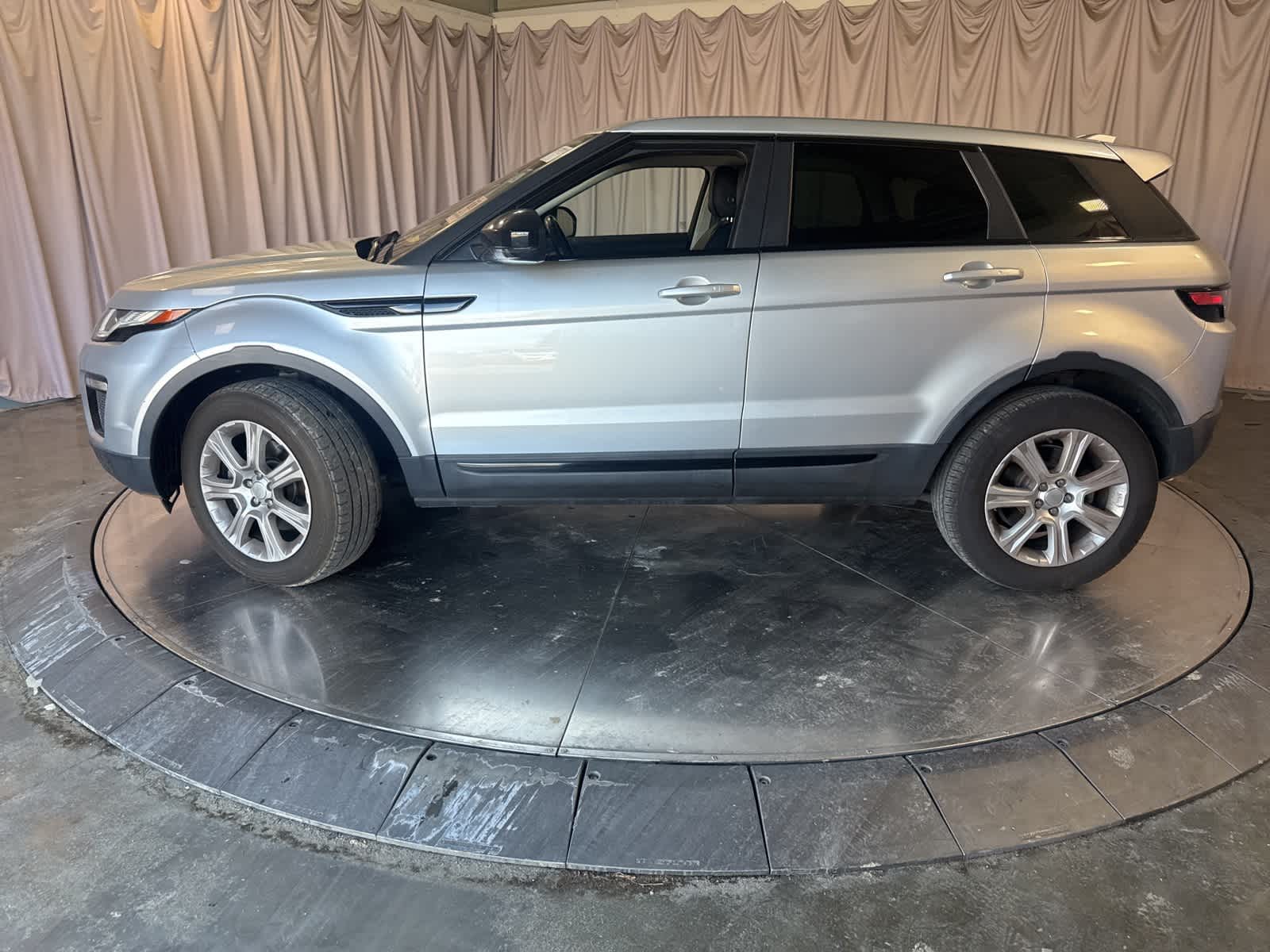 Thumbnail: 2019 Land Rover Range Rover Evoque - 7