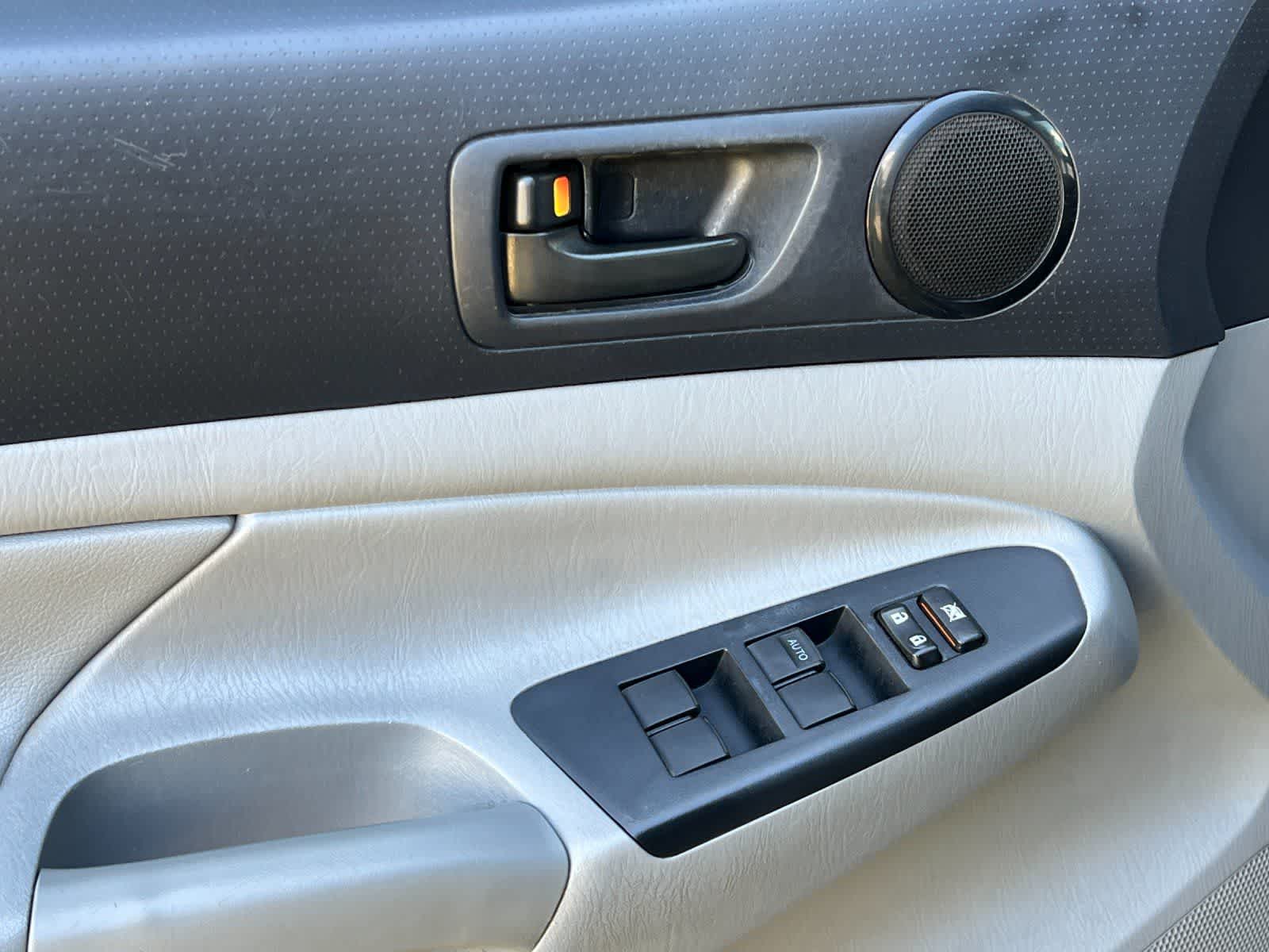 Thumbnail: 2013 Toyota Tacoma - 13