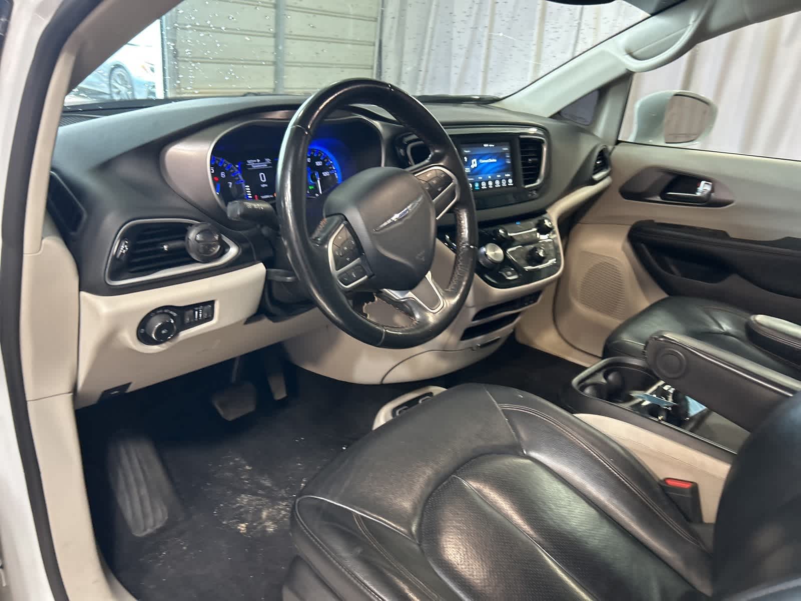 Thumbnail: 2020 Chrysler Pacifica - 22