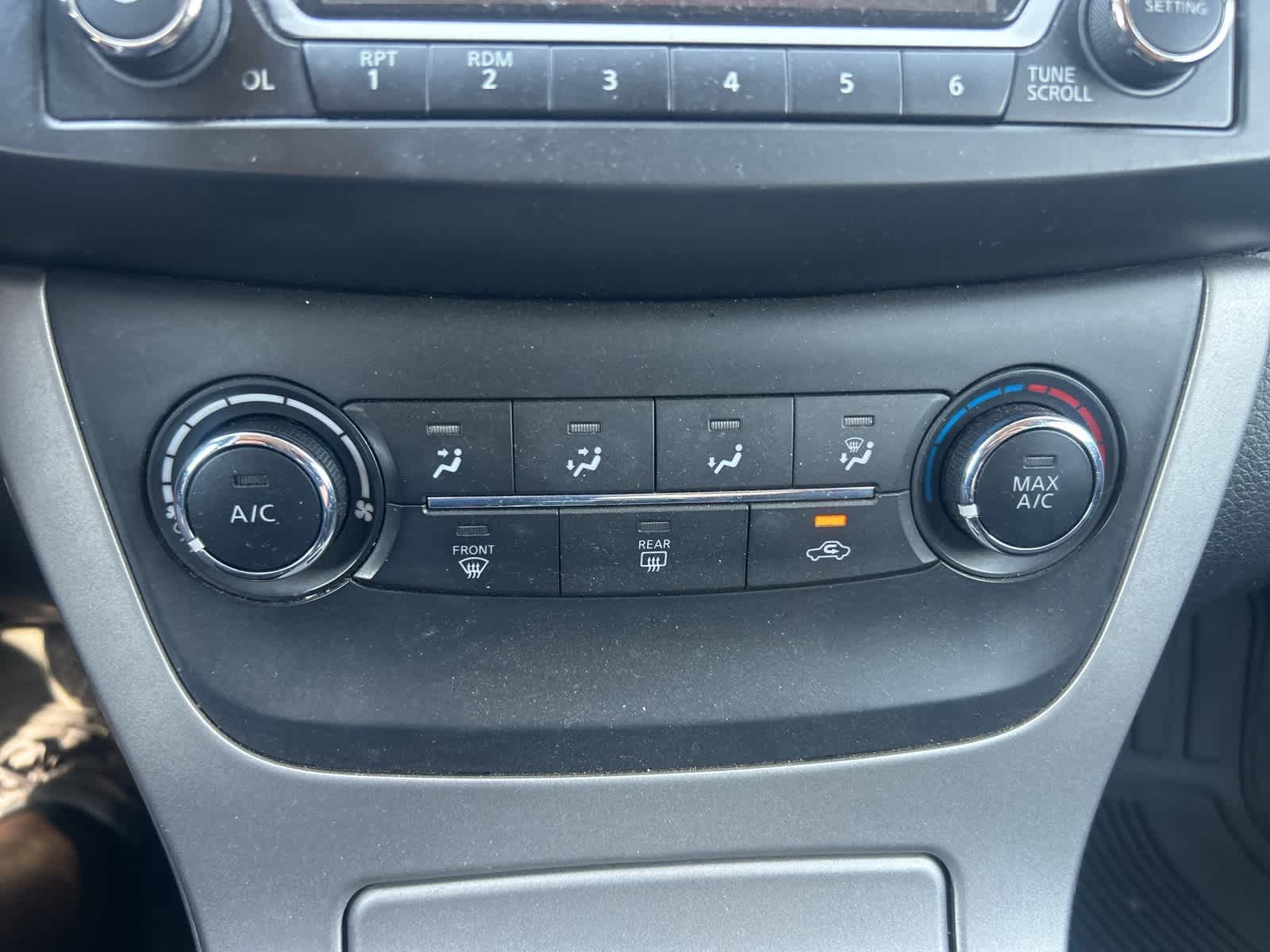 Thumbnail: 2015 Nissan Sentra - 27