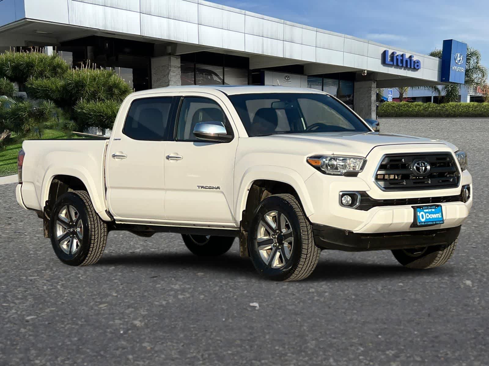 Thumbnail: 2017 Toyota Tacoma - 10
