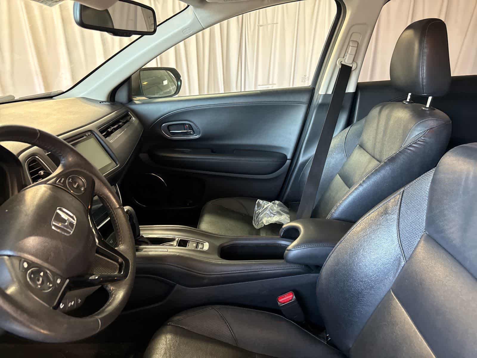 Thumbnail: 2016 Honda HR-V - 17