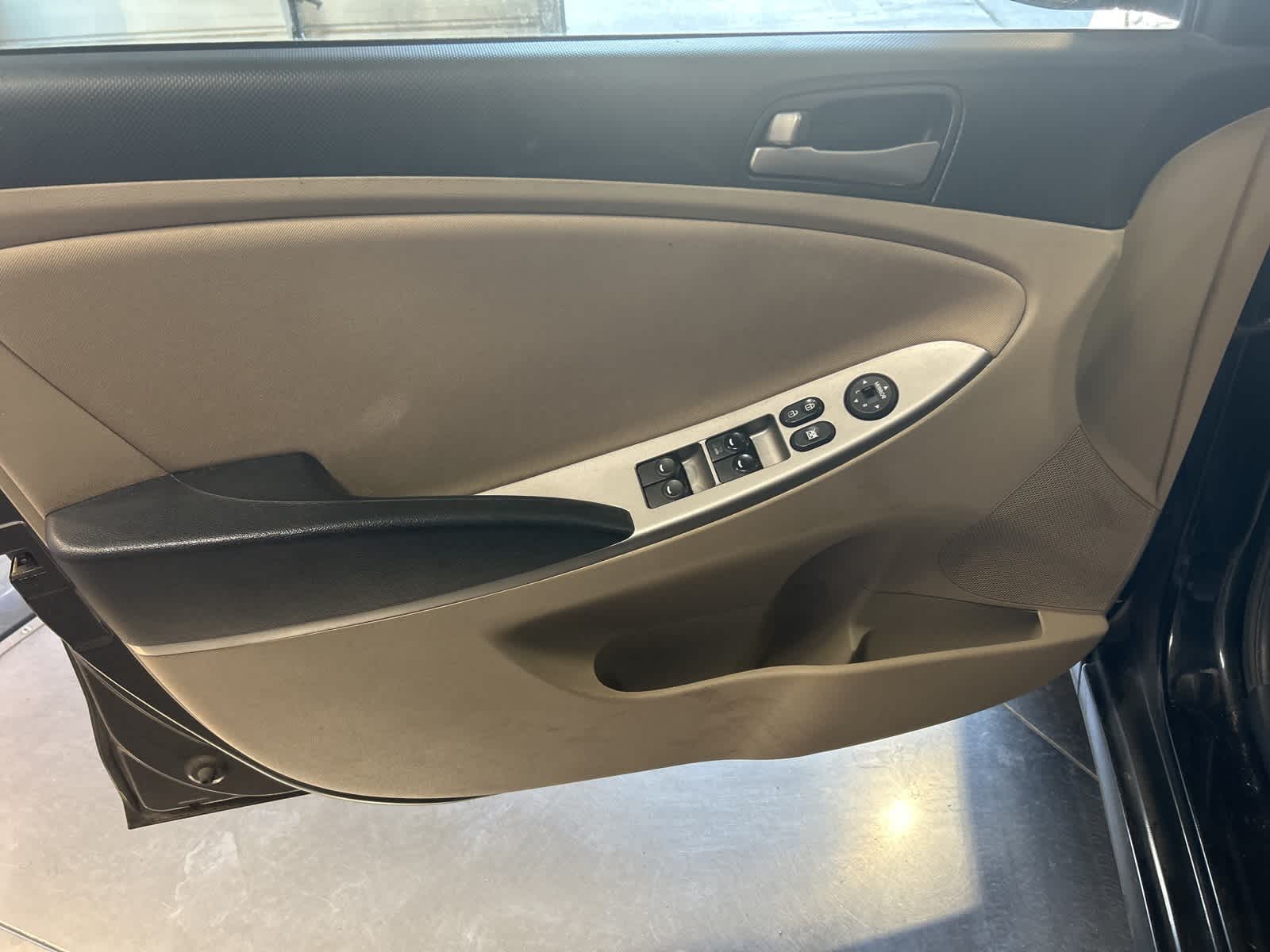 Thumbnail: 2015 Hyundai Accent - 22