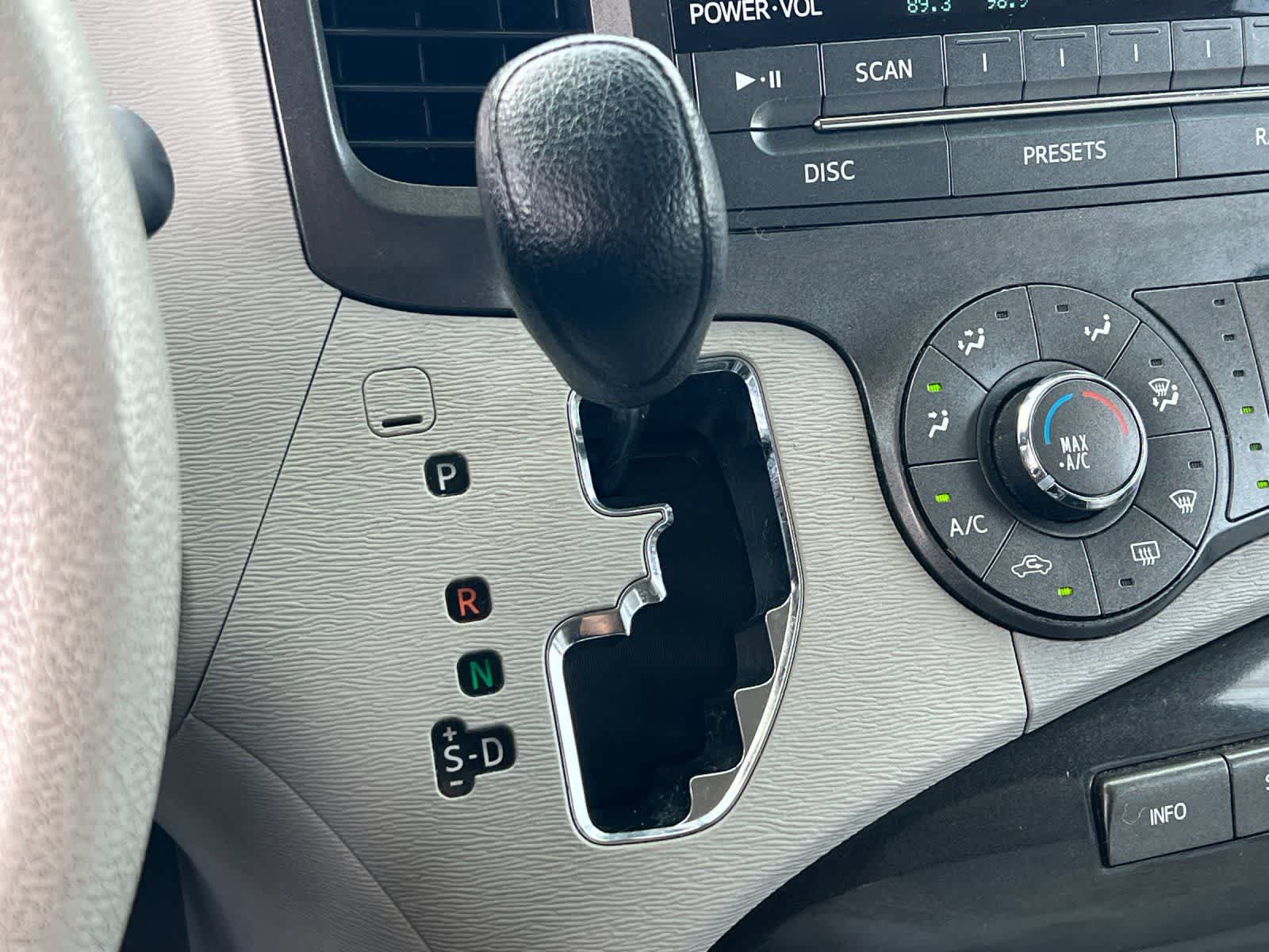 Thumbnail: 2012 Toyota Sienna - 22