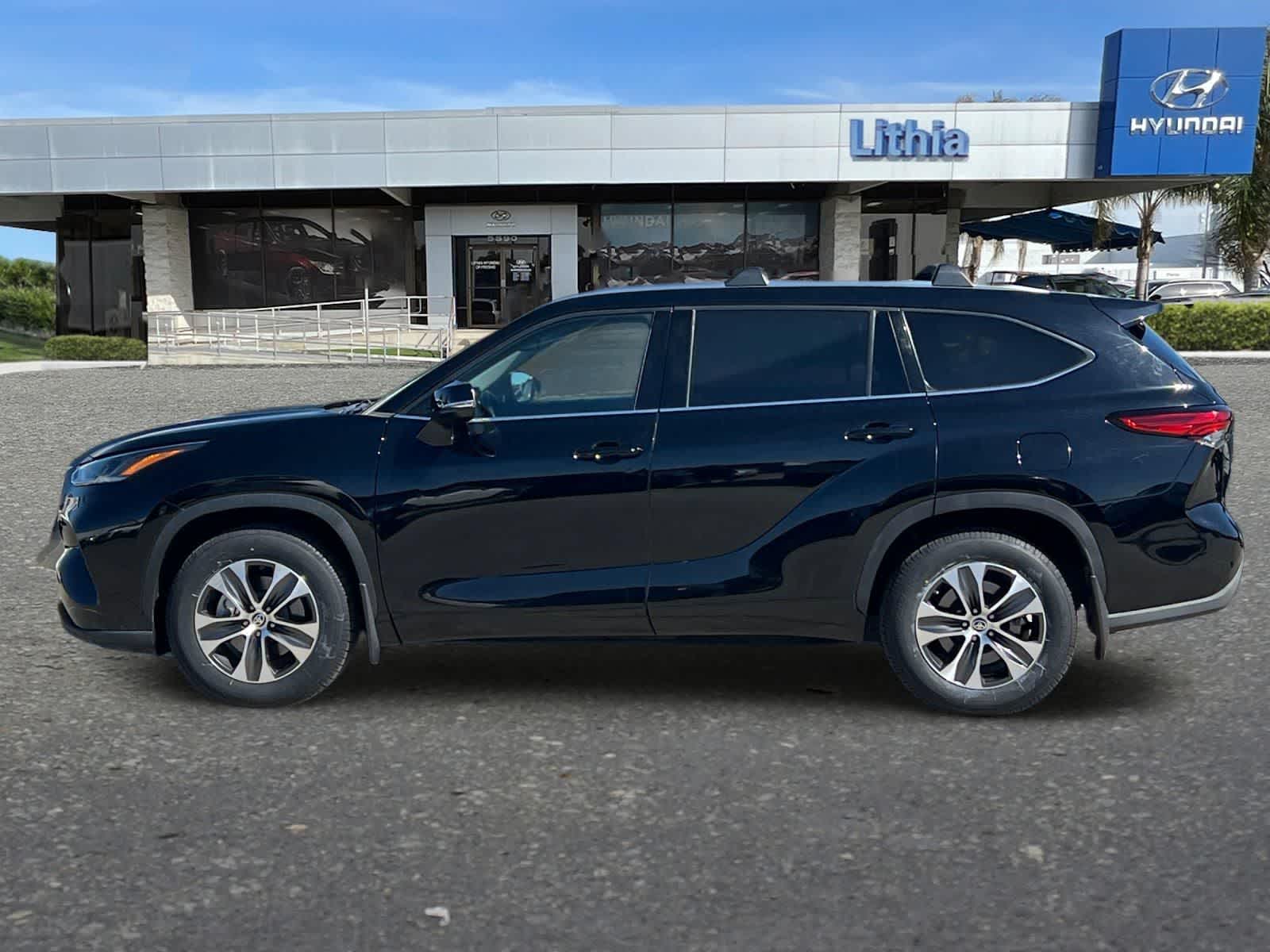 2021 Toyota Highlander XLE photo 5