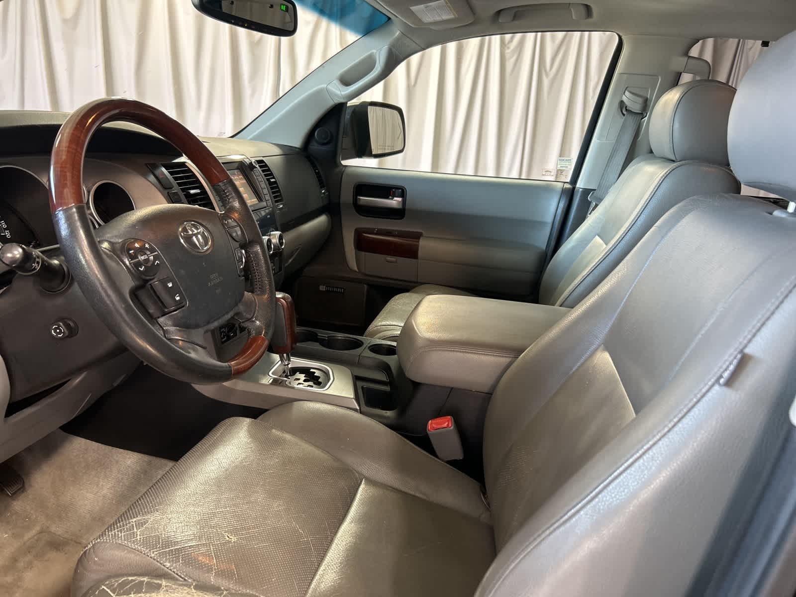 2011 Toyota Sequoia Platinum 23