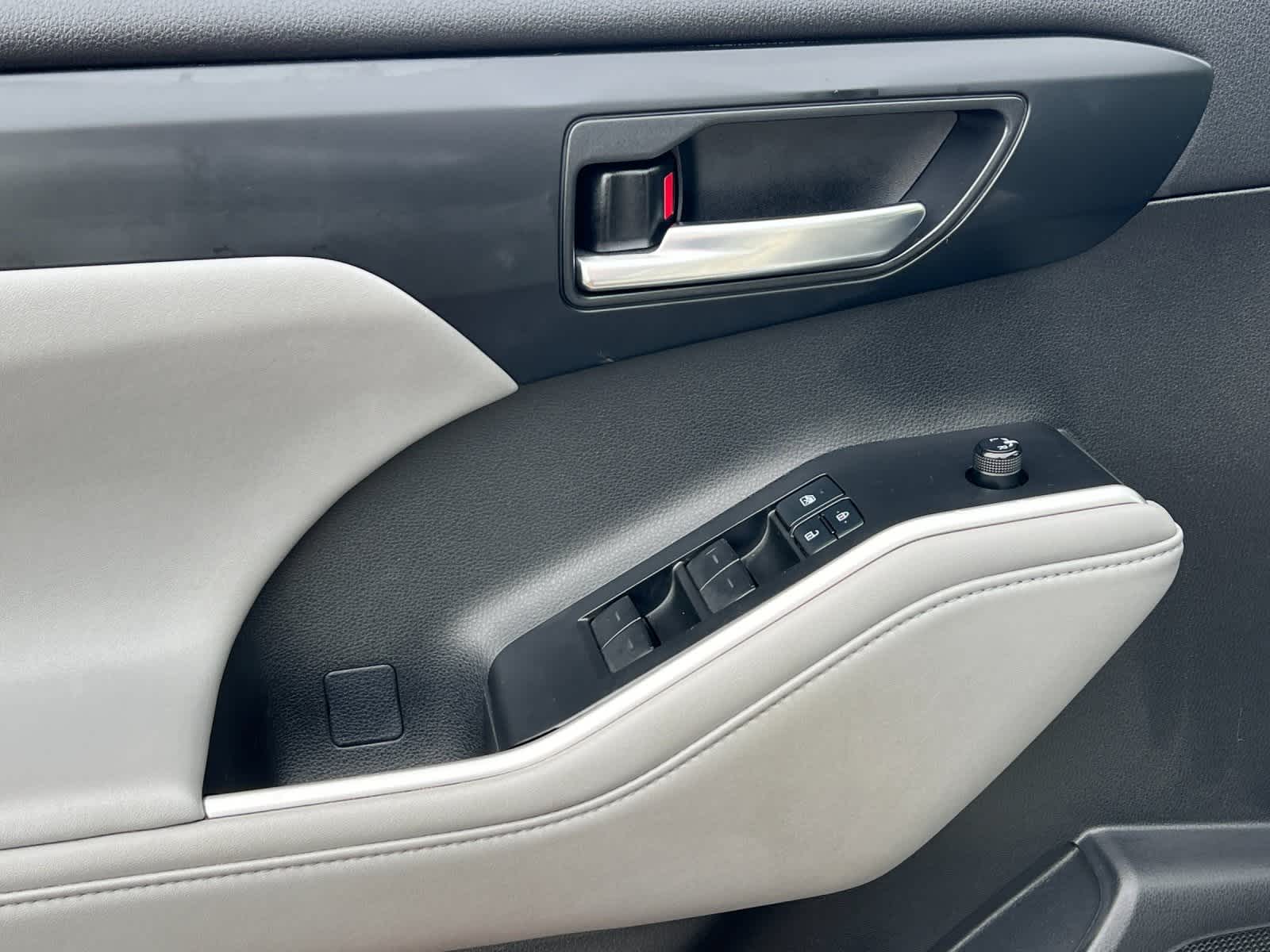 Thumbnail: 2022 Toyota Highlander - 12