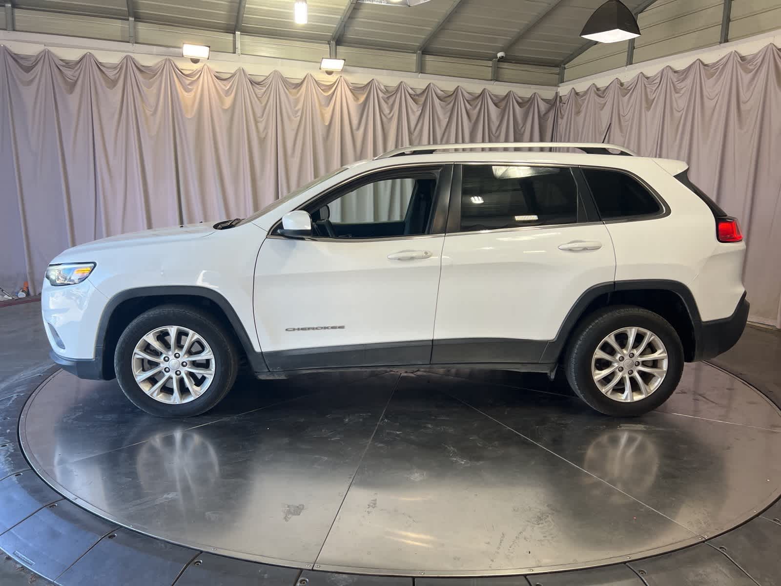 Thumbnail: 2019 Jeep Cherokee - 4