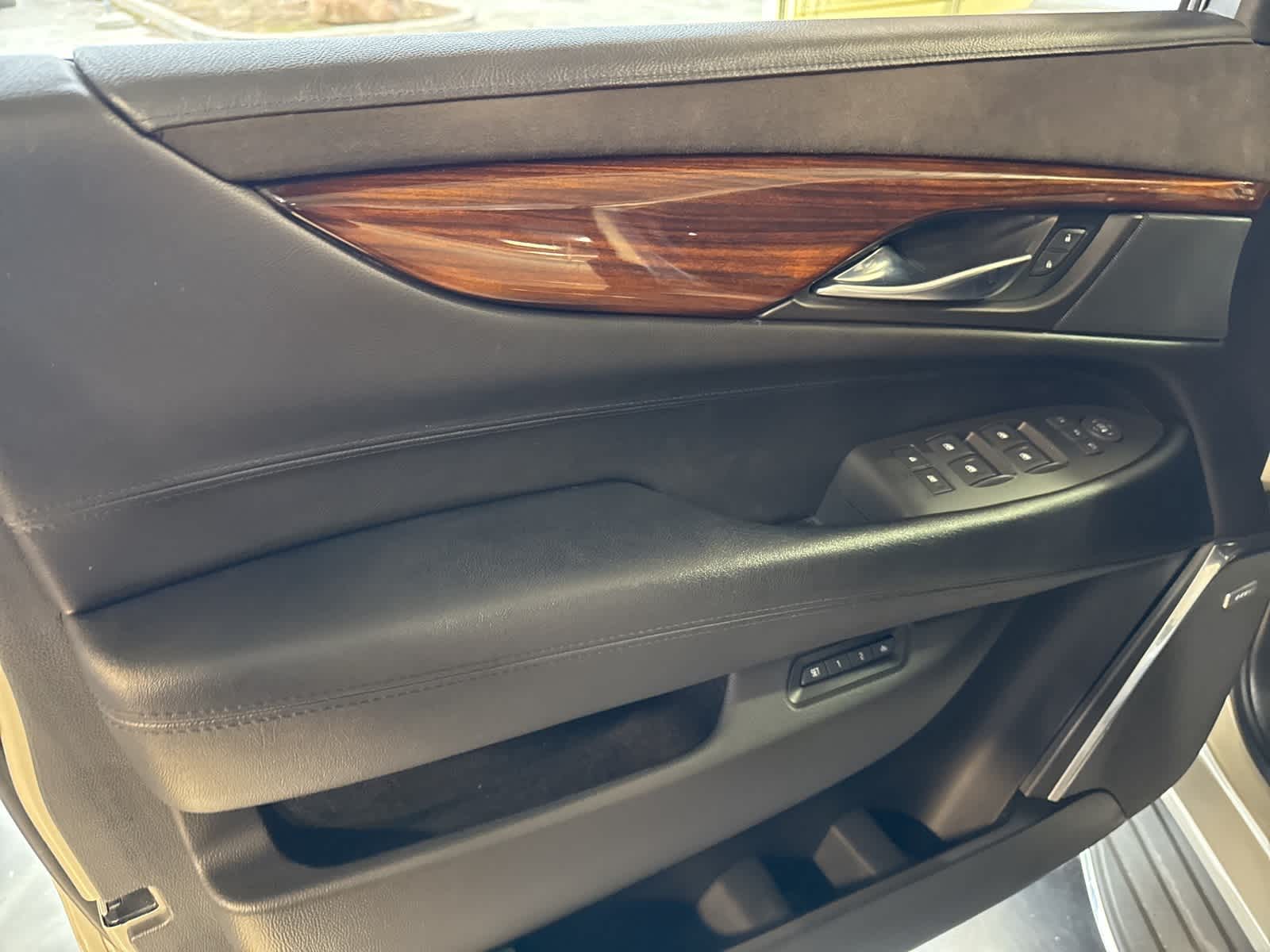 Thumbnail: 2015 Cadillac Escalade - 19