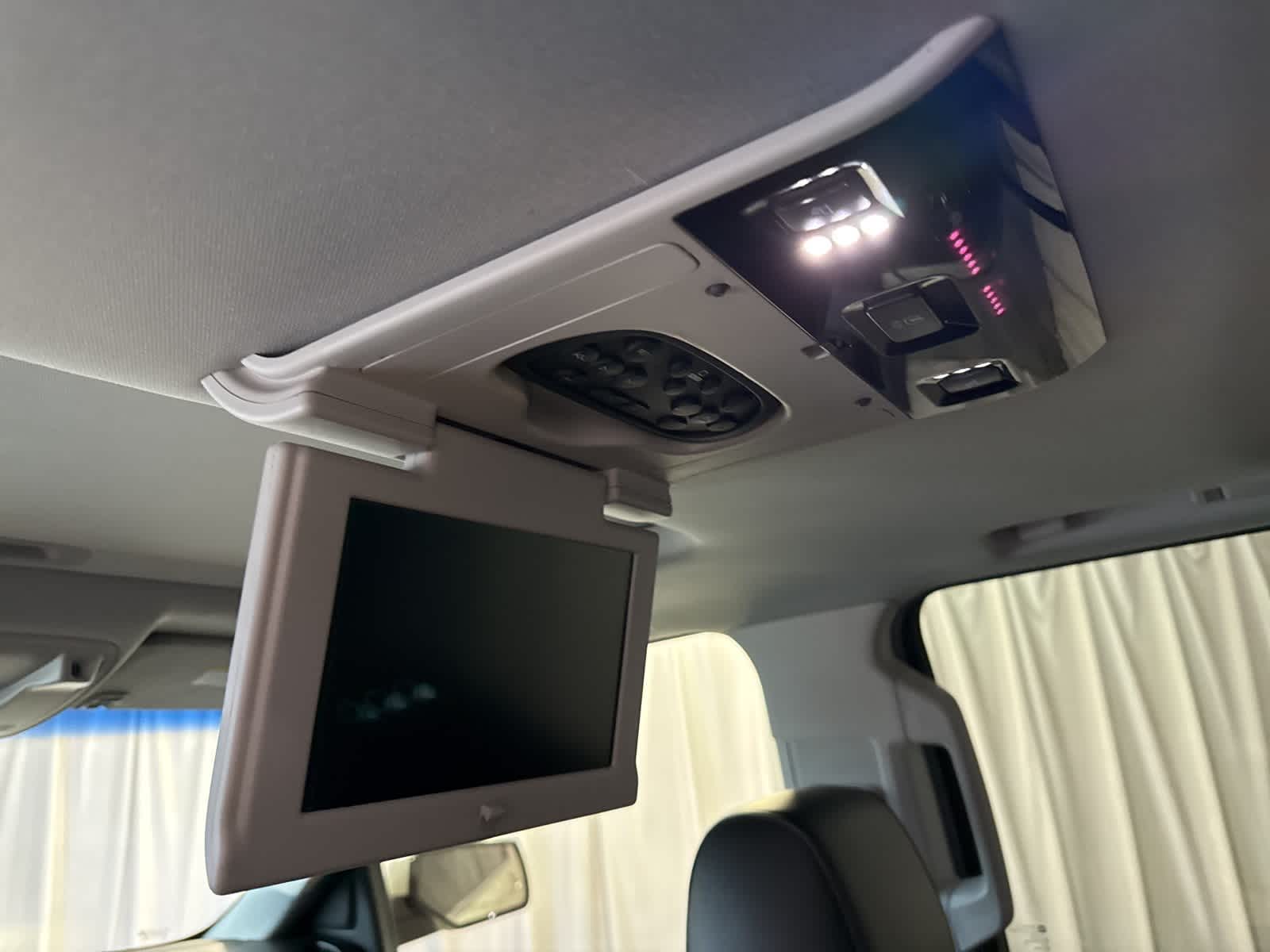 Thumbnail: 2015 Cadillac Escalade - 18