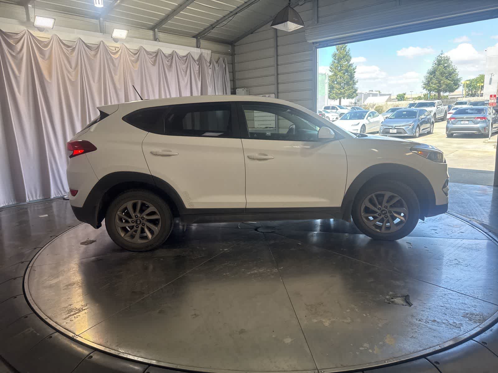 Thumbnail: 2017 Hyundai Tucson - 4