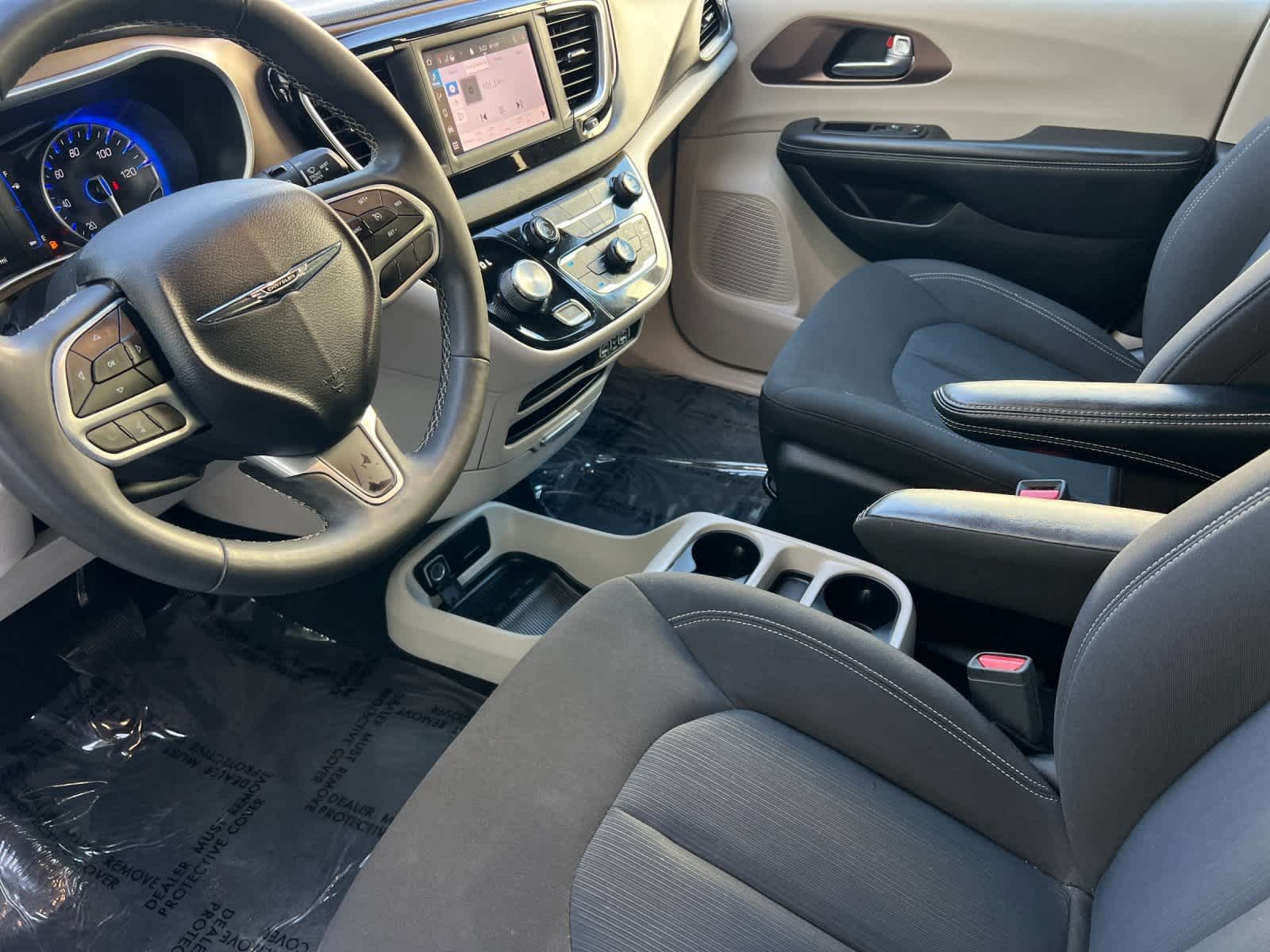 Thumbnail: 2023 Chrysler Voyager - 11