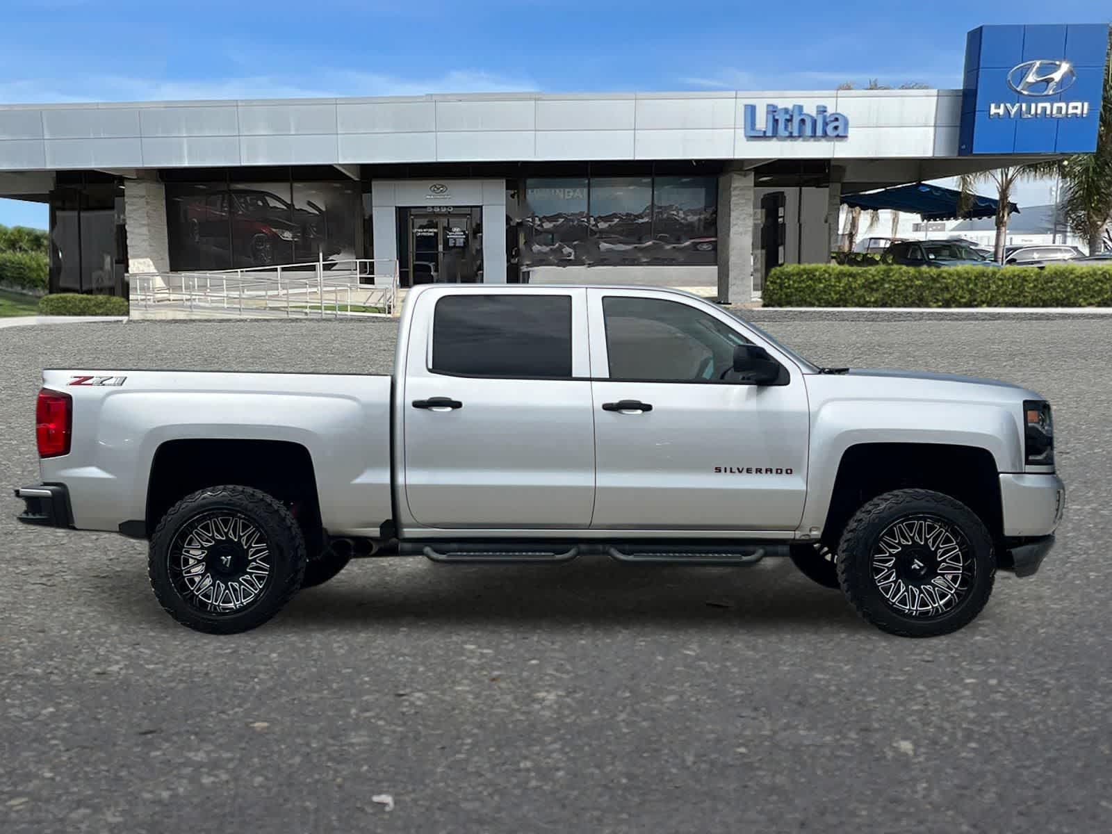 Thumbnail: 2018 Chevrolet Silverado 1500 - 9