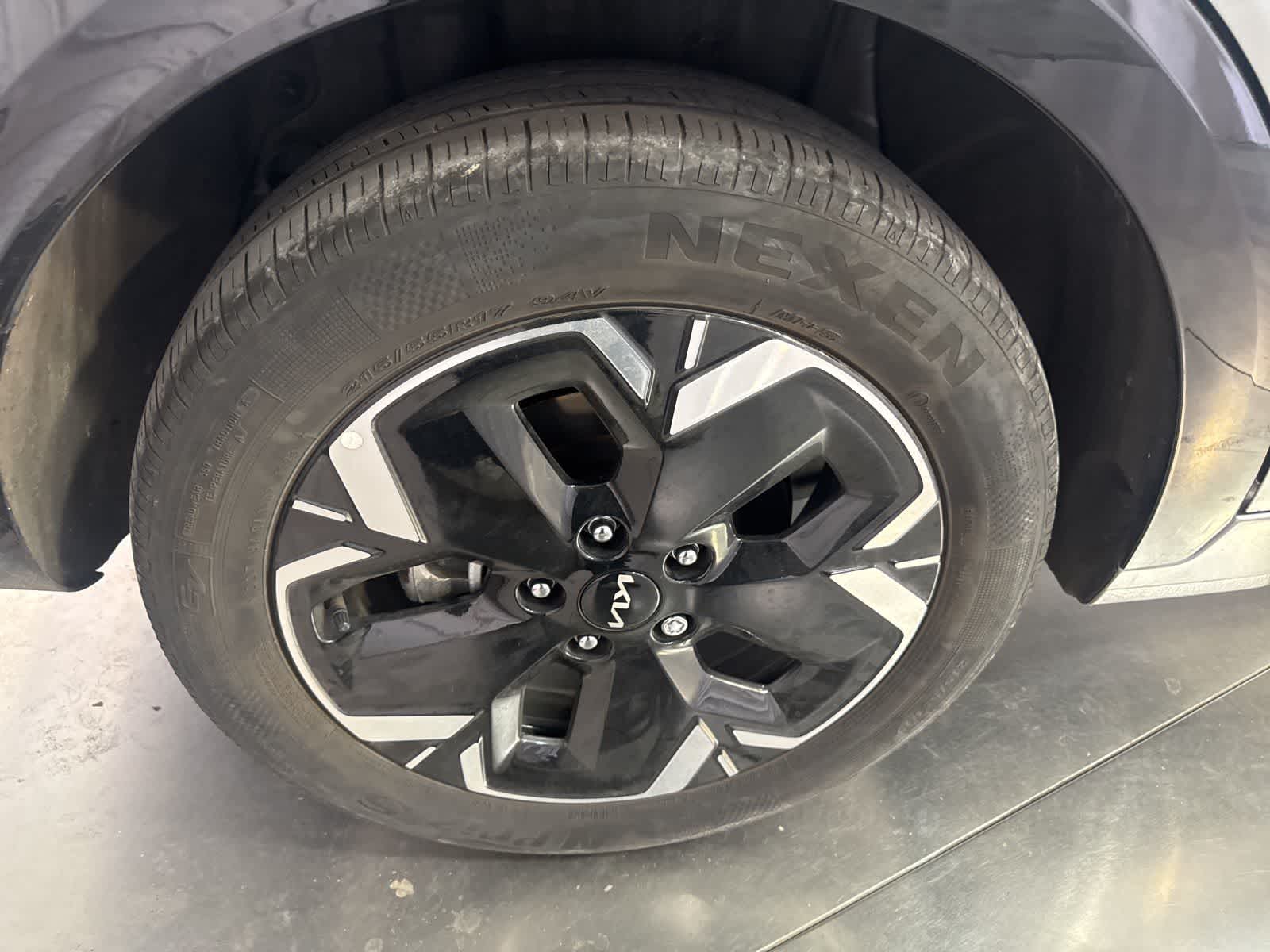 Thumbnail: 2023 Kia Niro - 13